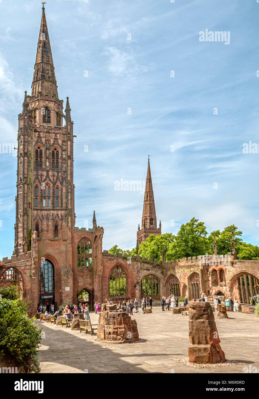 Rovine della cattedrale di Coventry, conosciuta anche come Cattedrale di San Michele, West Midlands, Inghilterra Foto Stock