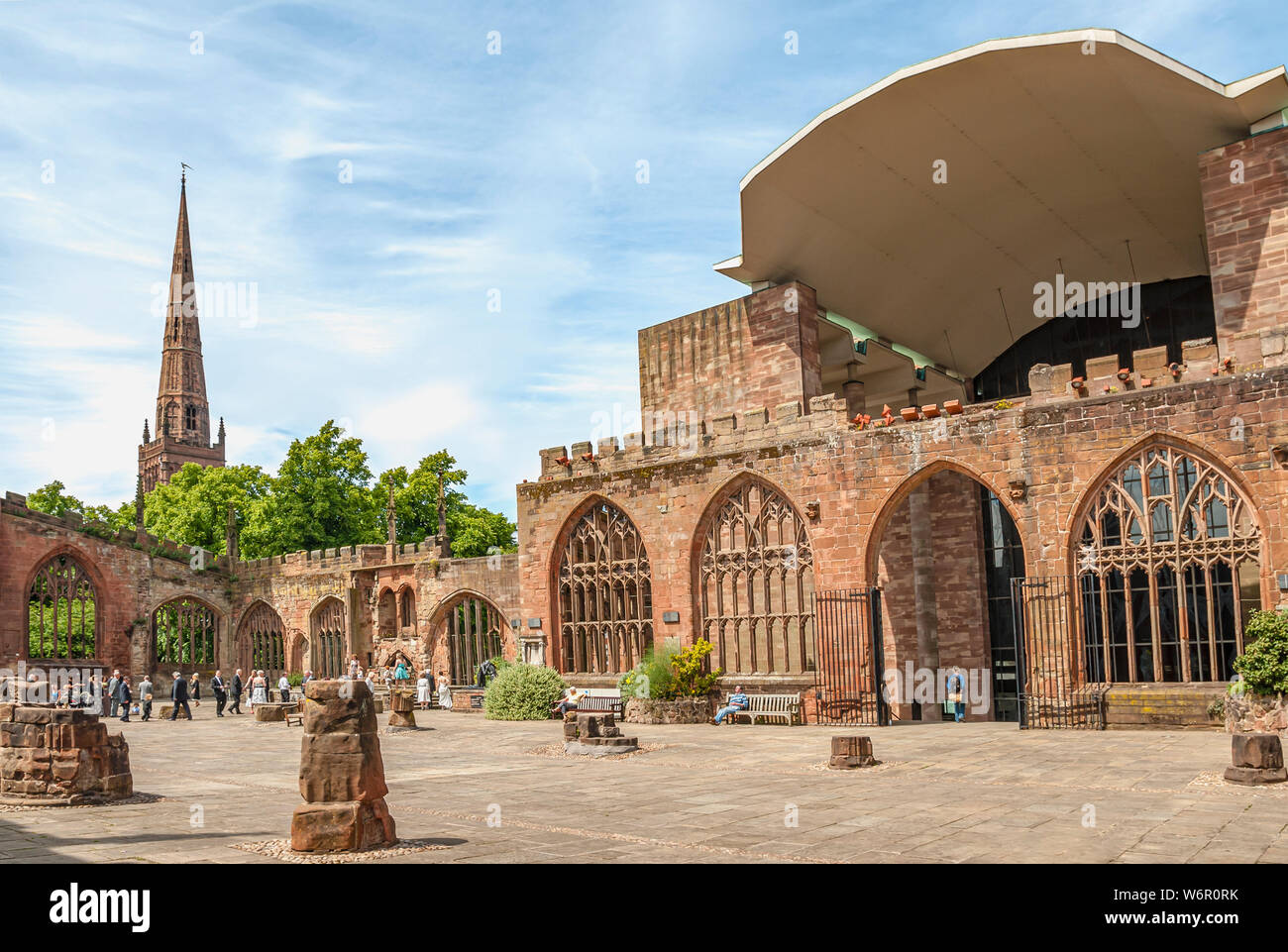 Rovine della cattedrale di Coventry, conosciuta anche come Cattedrale di San Michele, West Midlands, Inghilterra Foto Stock