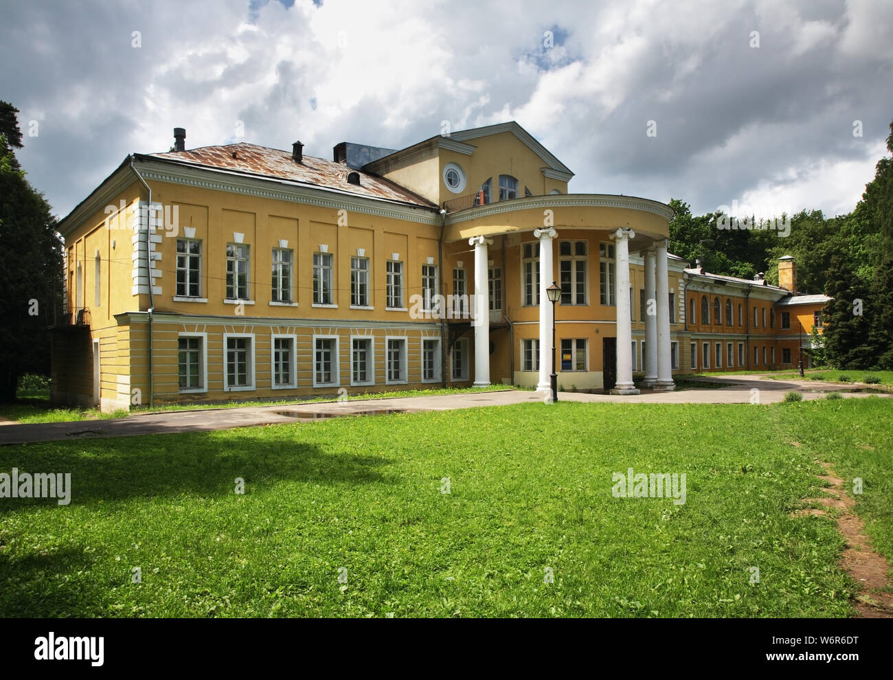 Palazzo di Volkonsky in Sukhanovo Homestead. Regione di Mosca. La Russia Foto Stock