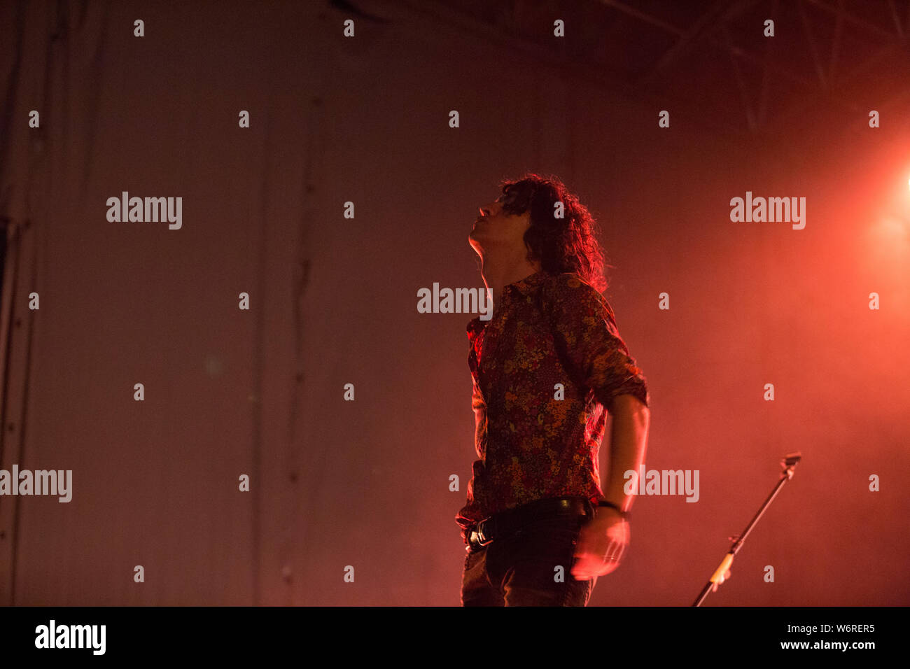 Luglio 17, 2019, COLLEGNO (Italia): cantante italiana Motta gioca live al Festival dei Fiori Foto Stock
