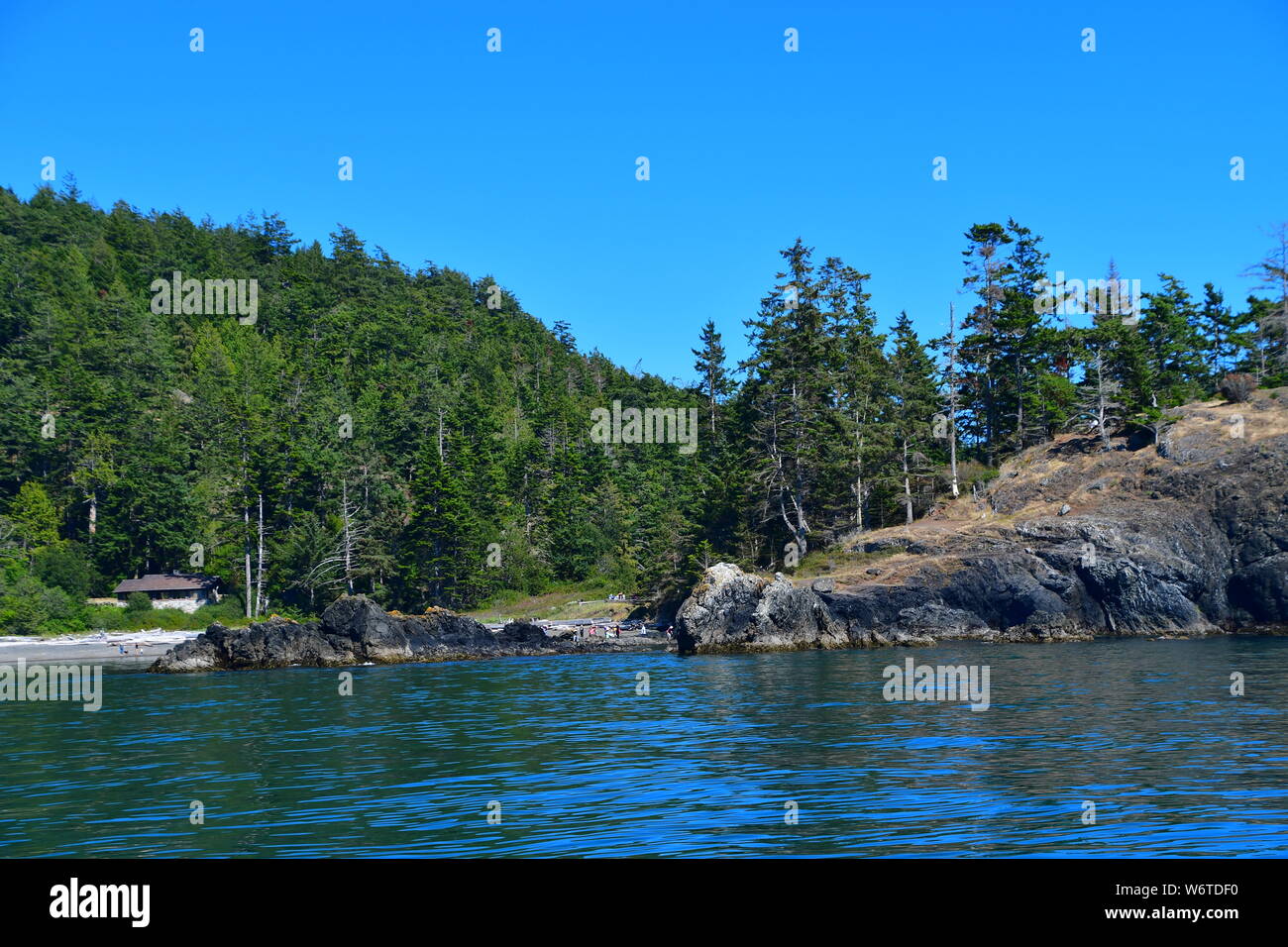 Vedute del litorale e acque di inganno passano nello stato di Washington, USA Foto Stock