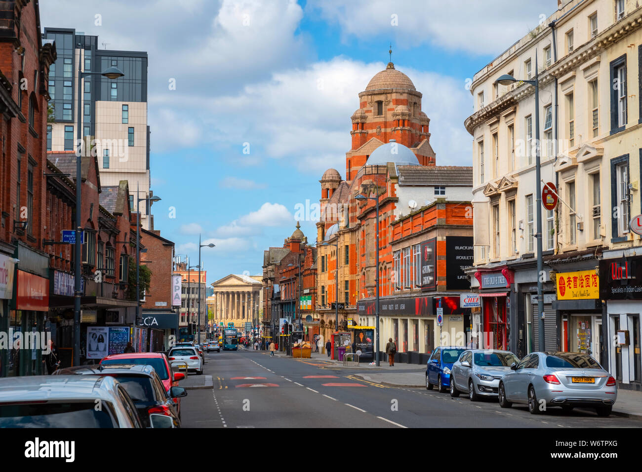 Liverpool, Regno Unito - 16 Maggio 2018: Vista di architettura e gli edifici del centro città di Liverpool da Renshaw street Foto Stock