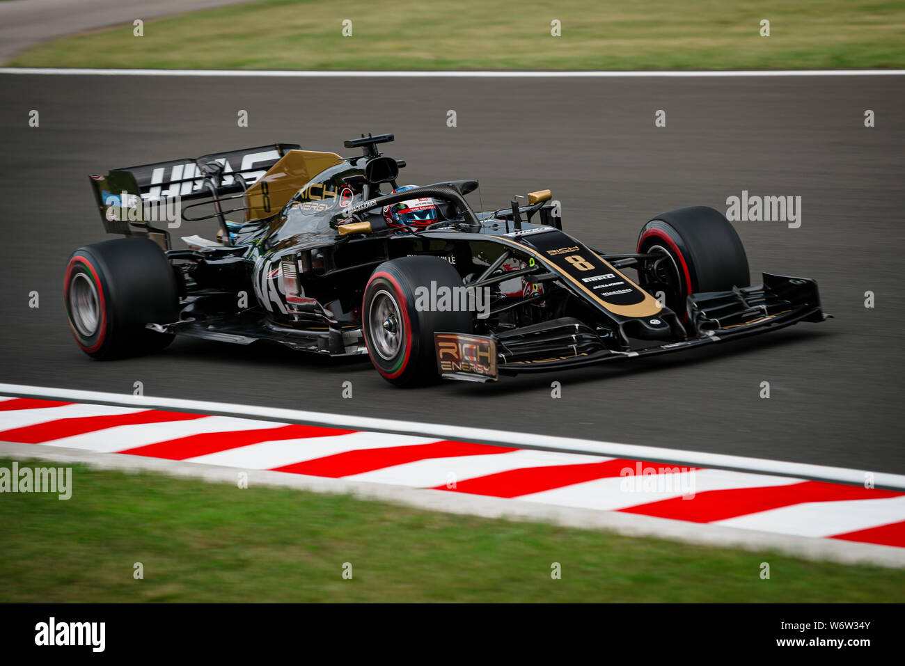 Haas F1 del Team pilota francese Romain Grosjean compete durante la prima sessione di prove libere ungherese della F1 Grand Prix. Foto Stock