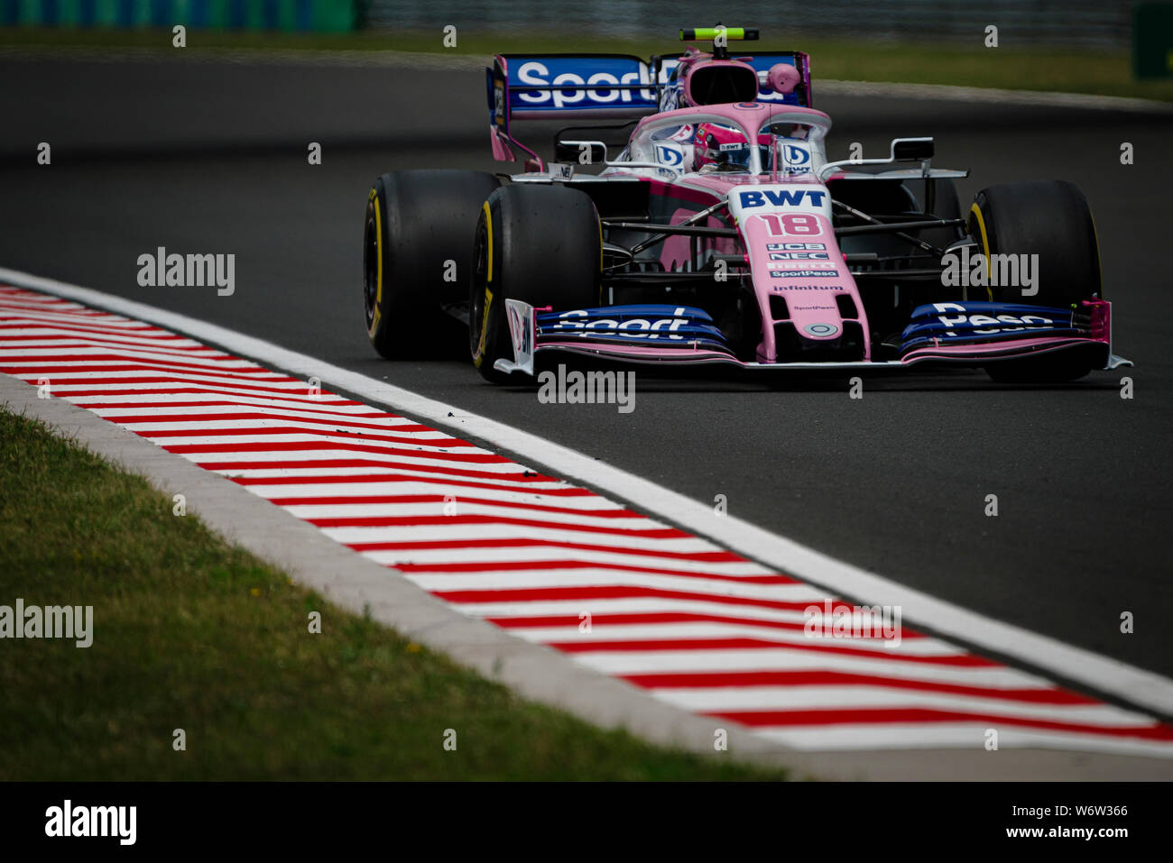 SportPesa Racing punto F1 del Team pilota canadese lancia passeggiata compete durante la prima sessione di prove libere ungherese della F1 Grand Prix. Foto Stock