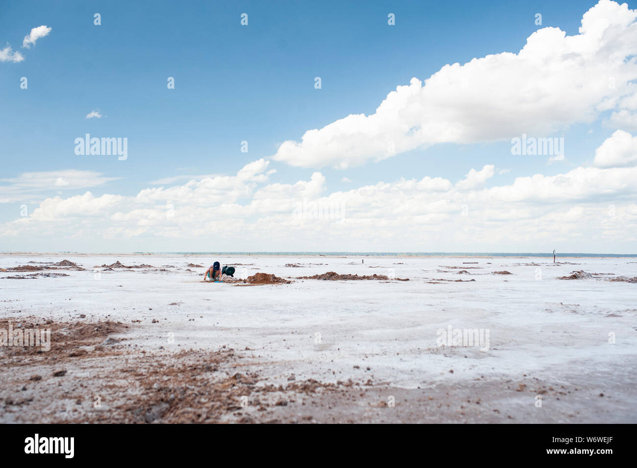 Le grandi pianure di sale selenite crystal zona di scavo vicino a getto, Oklahoma durante l estate secca. Foto Stock