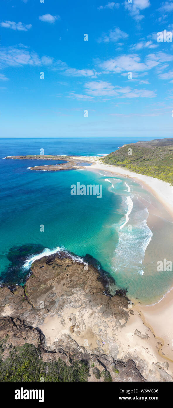 Vista aerea di Moonee spiaggia a sud di Newcastle e Catherine Hill Bay nel NSW Central Coast. Foto Stock