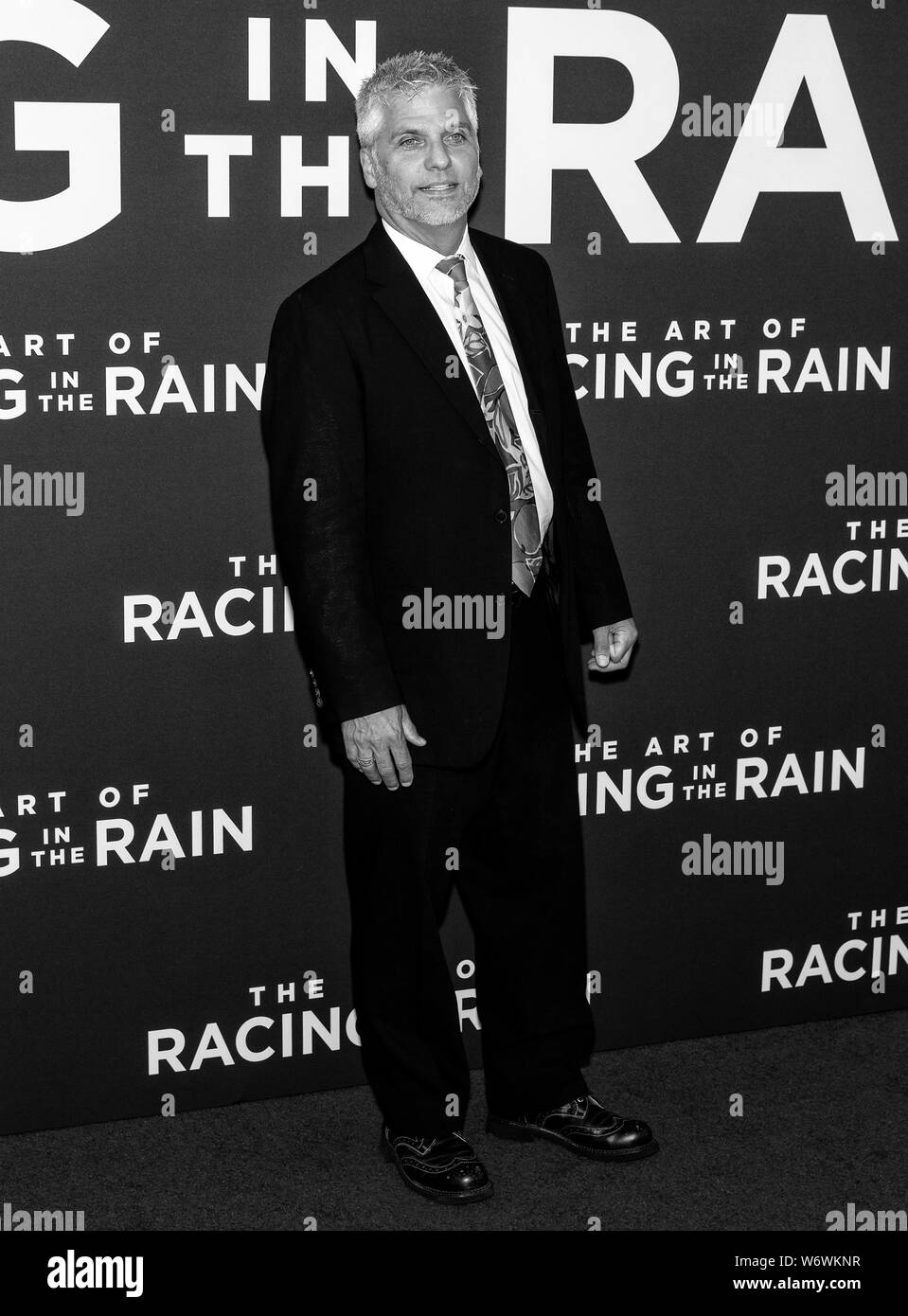 Los Angeles, CA - Agosto 01, 2019: Garth Stein assiste la premiere di 'L'arte di correre sotto la pioggia" tenutasi presso El Capitan theater Foto Stock