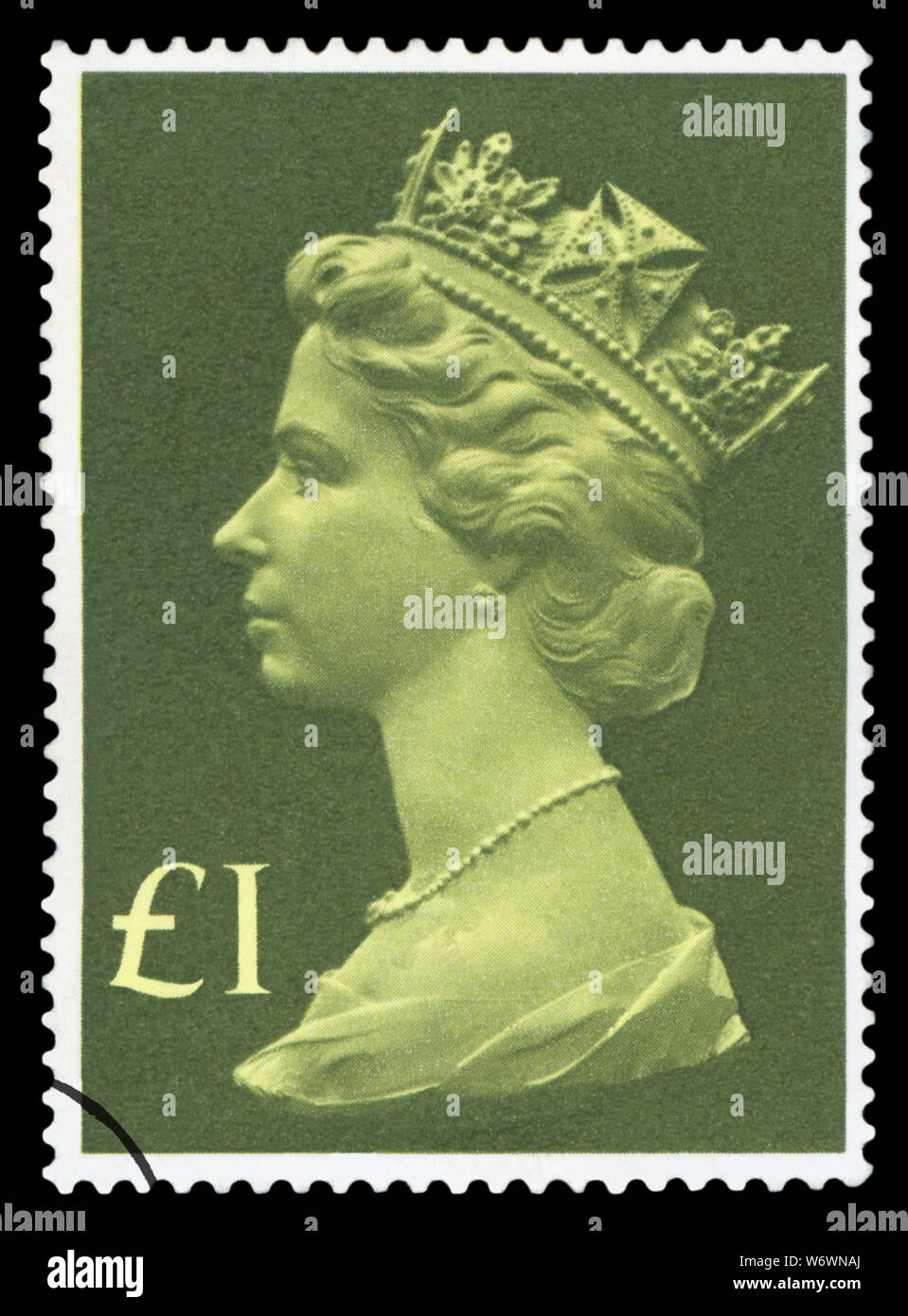 Regno Unito - circa 1977: un timbro stampato nel Regno Unito mostra la regina Elisabetta II, circa 1977. Foto Stock