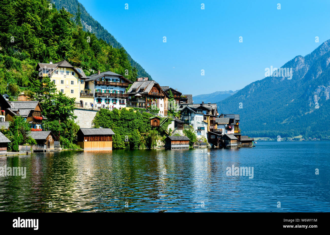 Bella vista romantica di Hallstatt, montagne delle Alpi. Salzkammergut, Salzburger Land, nelle vicinanze di Salisburgo, in Austria. Foto Stock