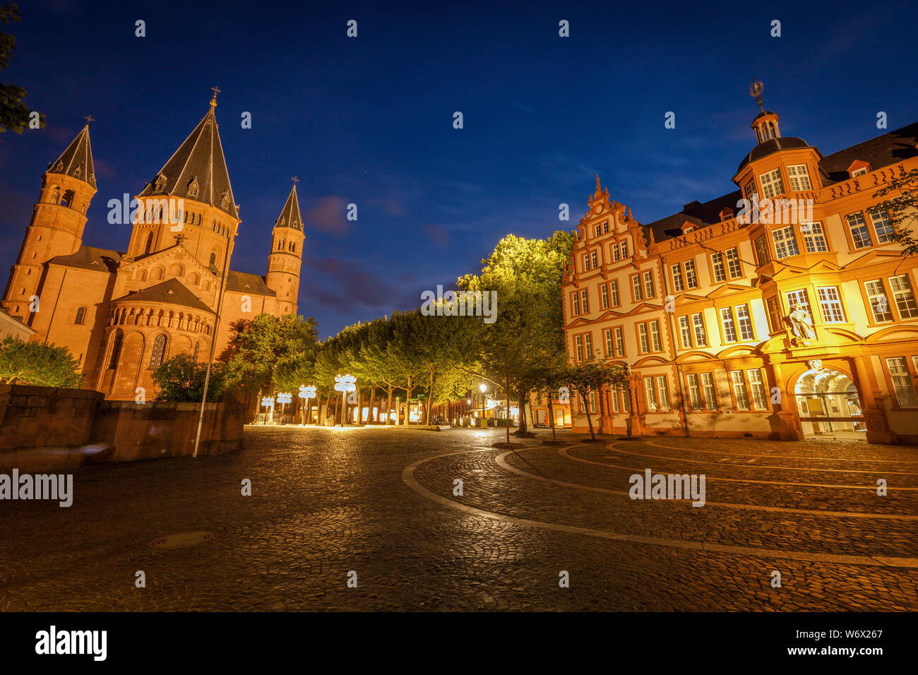 Cattedrale di Magonza alla sera. Mainz, Renania-Palatinato, Germania. Foto Stock