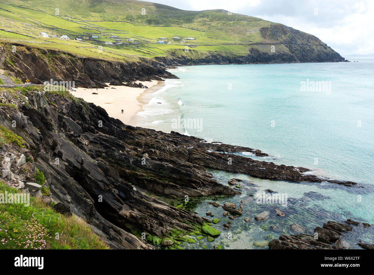 Spiaggia Coumeenoole sulla penisola di Dingle, nella contea di Kerry, Repubblica di Irlanda Foto Stock