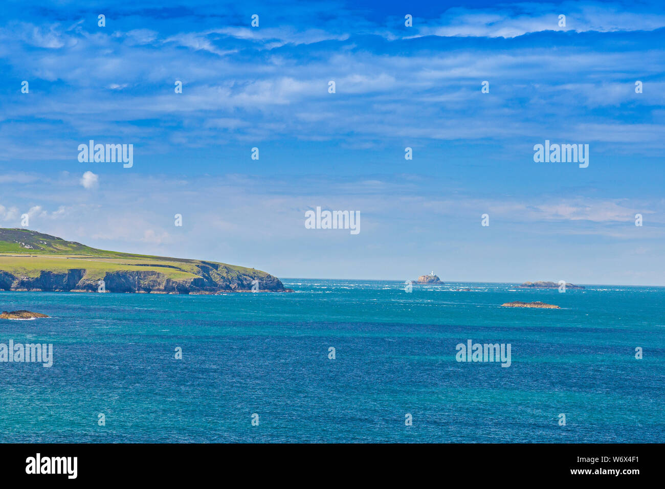 A sud il vescovo faro e Ramsay Island, Il Pembrokeshire Coast National Park, Wales, Regno Unito Foto Stock