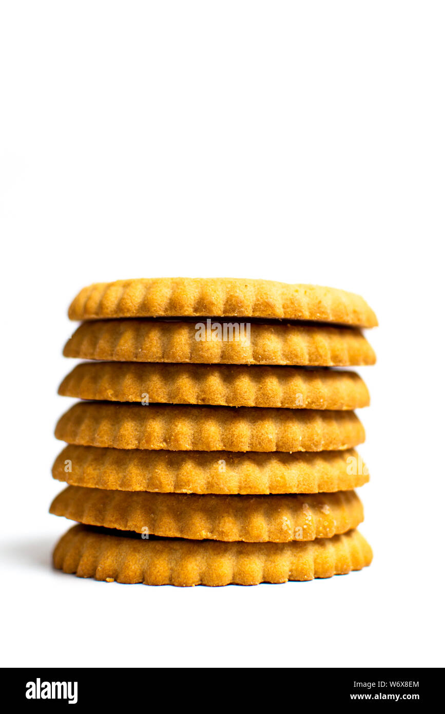 Golden biscotti palo isolata su sfondo bianco Foto Stock