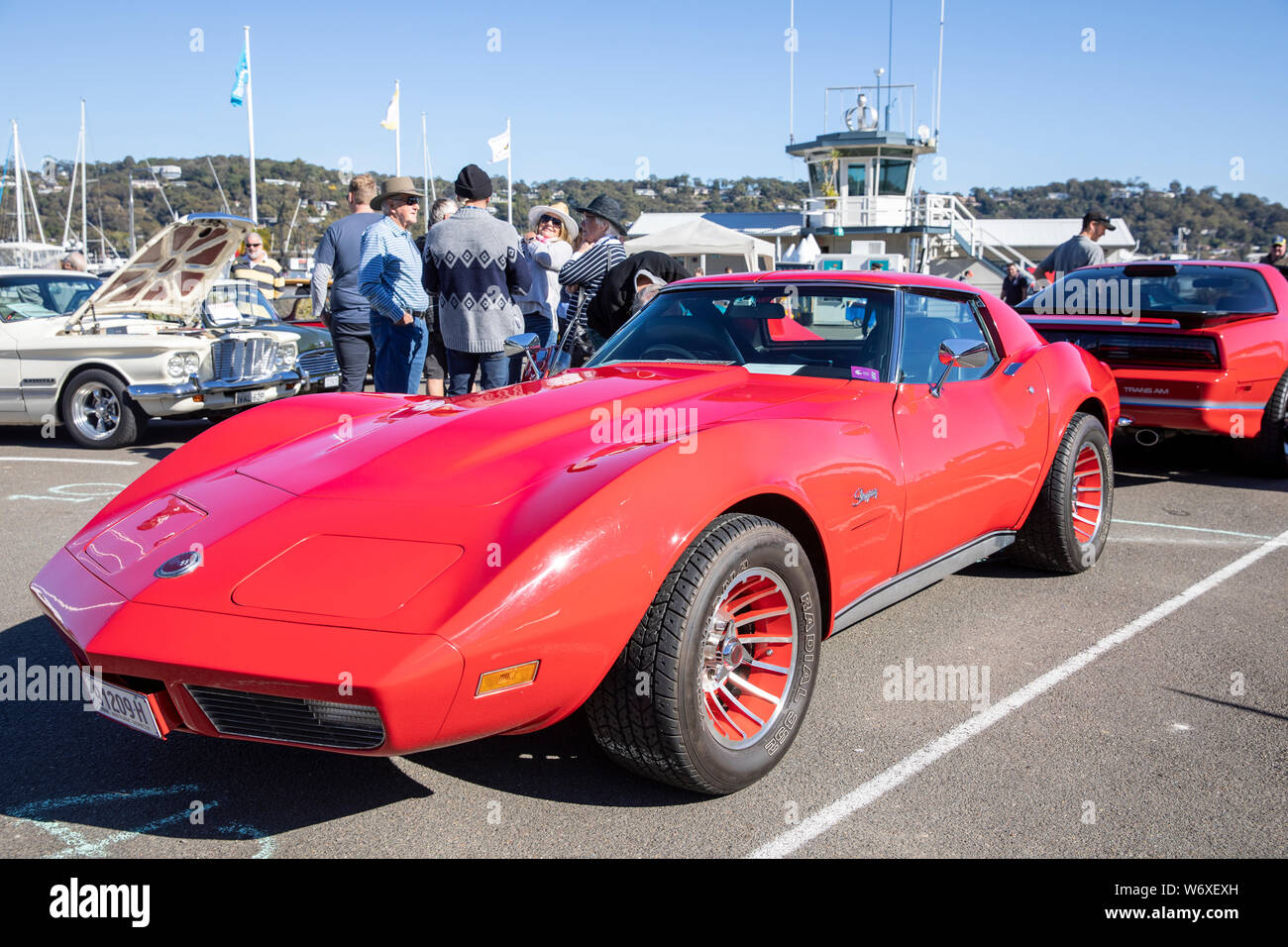 Red Corvette stingray american muscle car da 1973 a Sydney classic car show,l'Australia Foto Stock