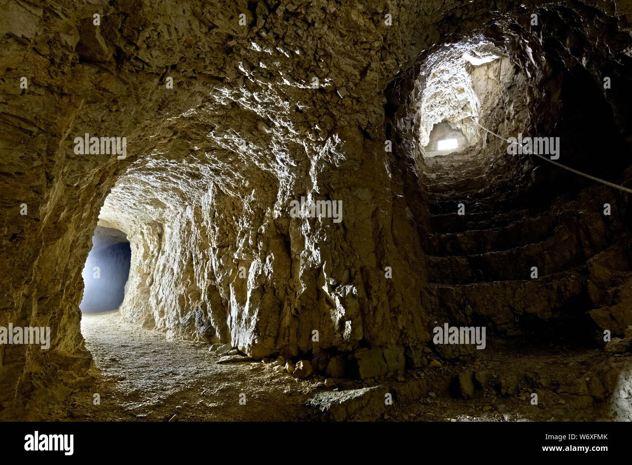 L'Italiano sistema sotterraneo della Grande Guerra alla cima della Caldiera. Oggi è parte della zona monumentale del monte Ortigara. L'Italia. Foto Stock