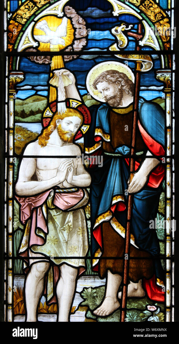 Dettaglio sulla finestra Bapistry - "Battesimo di Gesù' in vetro colorato nella chiesa della Santa Trinità, Llandudno Foto Stock