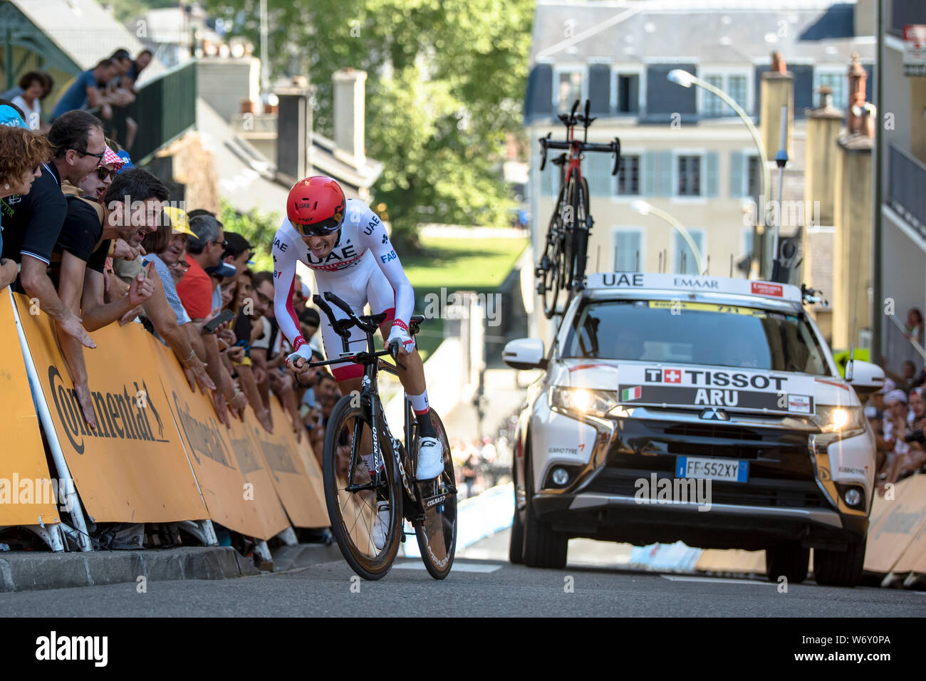 Fabio Aru racing in Pau durante il 2019 Crono stadio di le tour de France Foto Stock