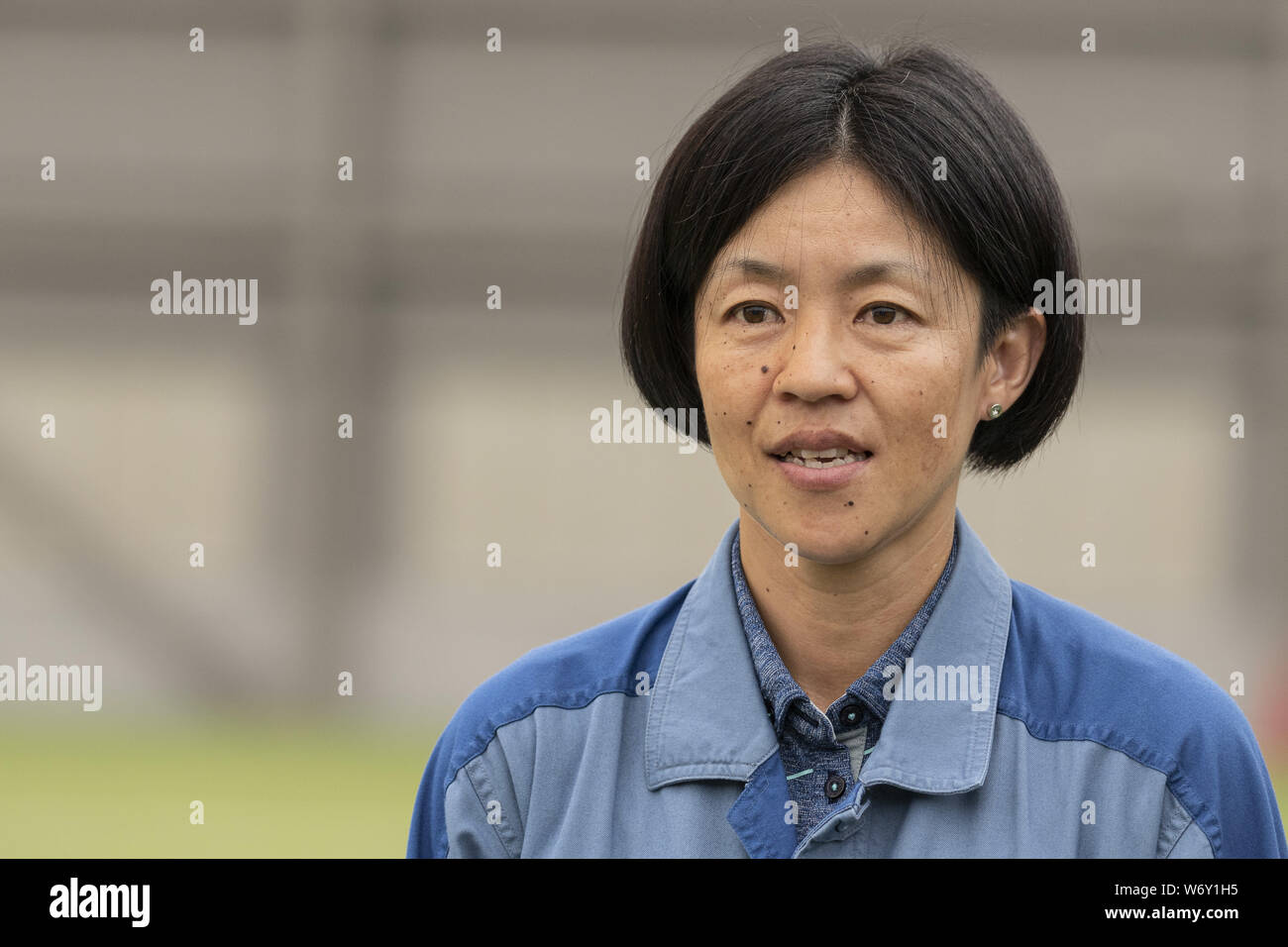 Fukushima, Giappone. 2 agosto, 2019. Ayako Masuda, un ex portiere della TEPCO Mareeze donna Calcio team risponde alle domande dei giornalisti presso il J-villaggio Centro Nazionale di Allenamento durante il ''Tohoku Media Tour: Fukushima corso'' dell'evento. L'evento annuale organizzato dal Governo Metropolitano di Tokyo (TMG) mostra i tentativi di recupero a Fukushima area interessata dal 2011 Grande Oriente giappone terremoto. Credito: Rodrigo Reyes Marin/ZUMA filo/Alamy Live News Foto Stock