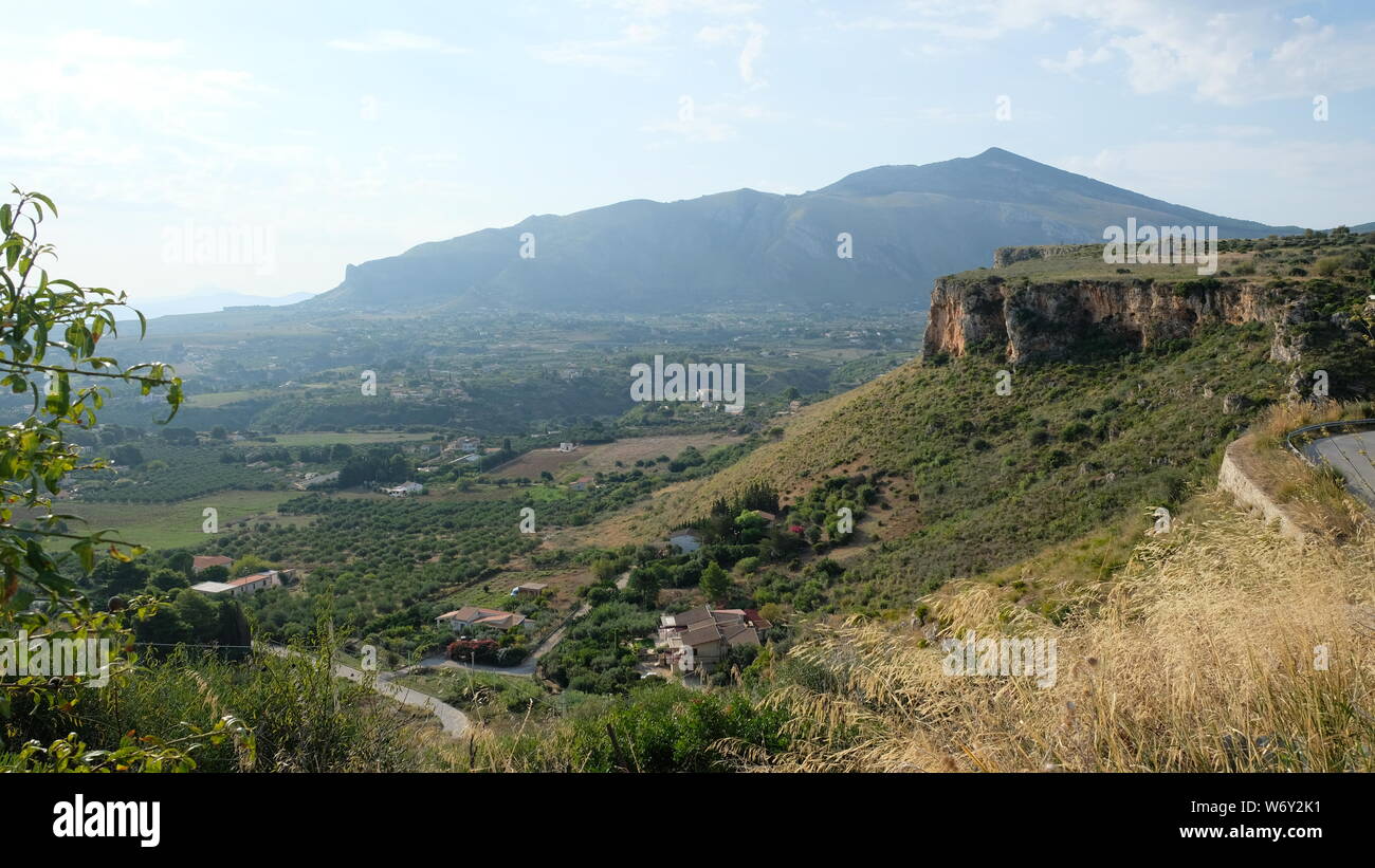 Scopello, comune di Castellammare del Golfo, in provincia di Trapani, in Sicilia. Le valli a Scopello sono bellissime con viste meravigliose. Foto Stock
