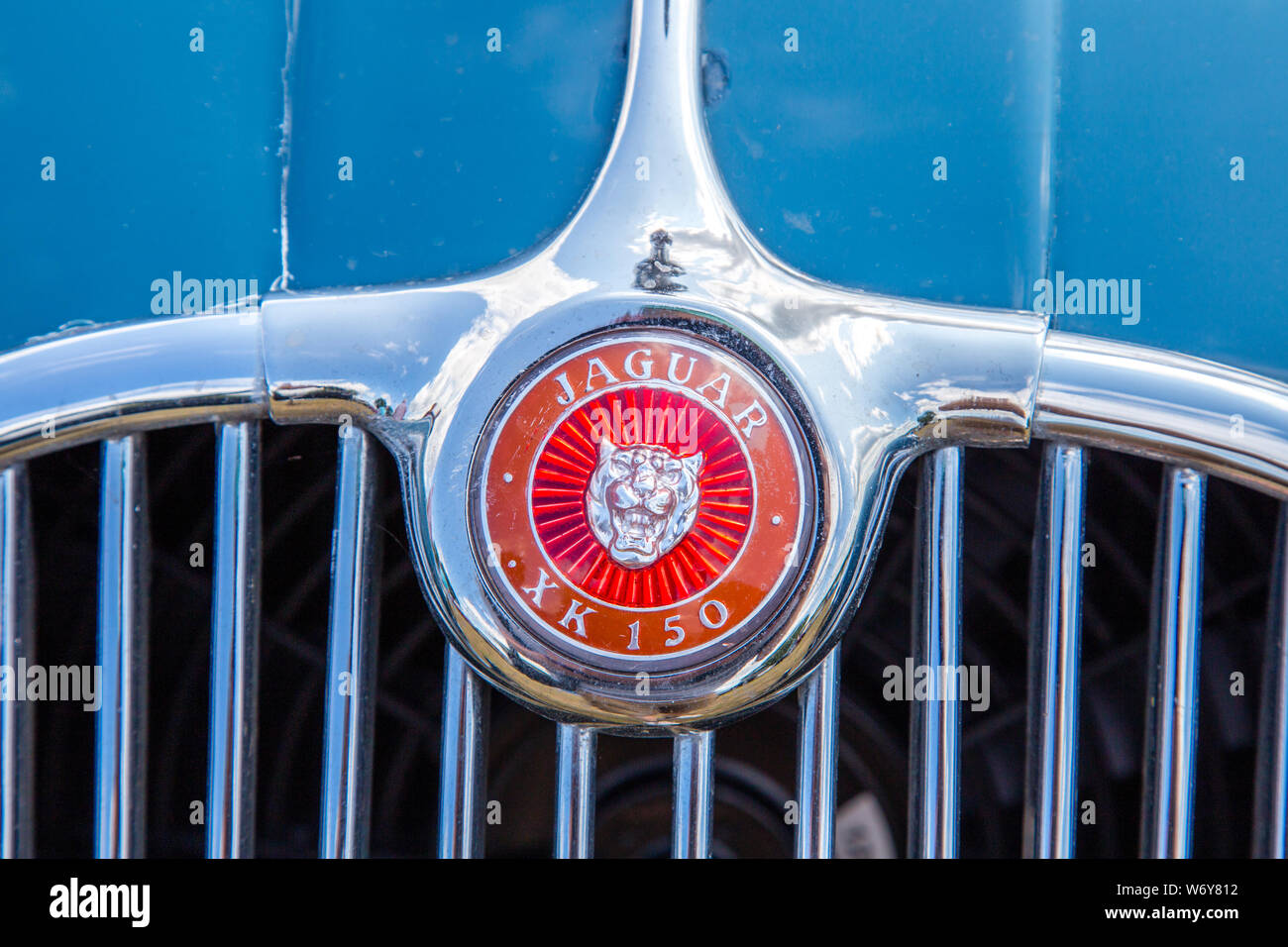 Vintage degli anni cinquanta la Jaguar XK150 badge auto Foto Stock