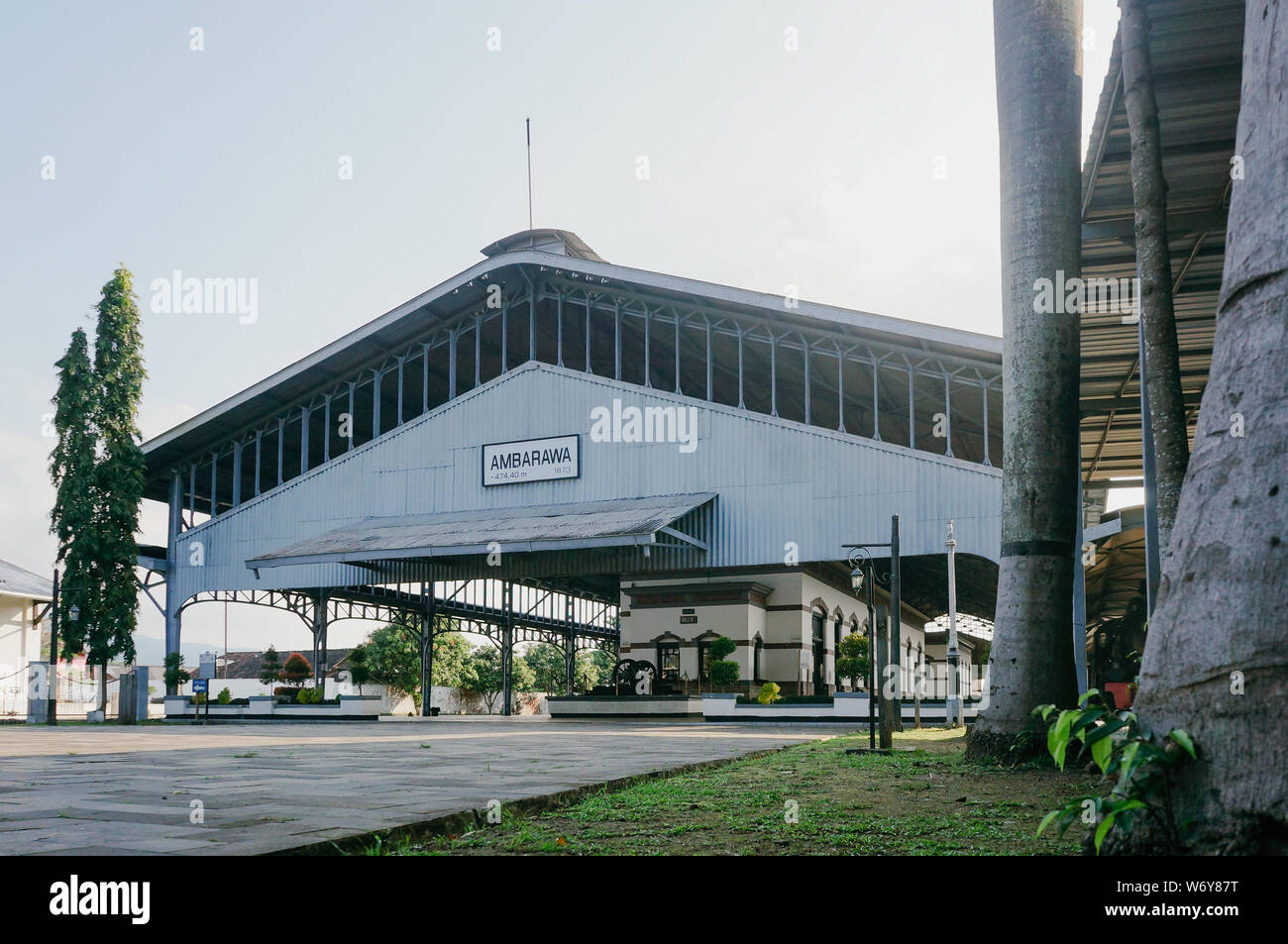 Il vecchio edificio della stazione e museo delle ferrovie Ambarawa, Indonesia Foto Stock