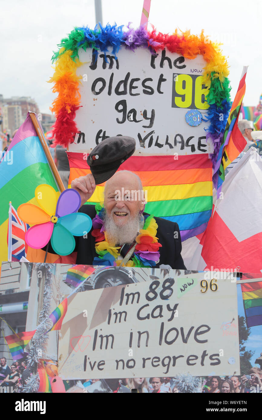 GEORGE MONTAGUE - la più antica GAY nel villaggio Brighton Pride Parade 2019 Foto Stock