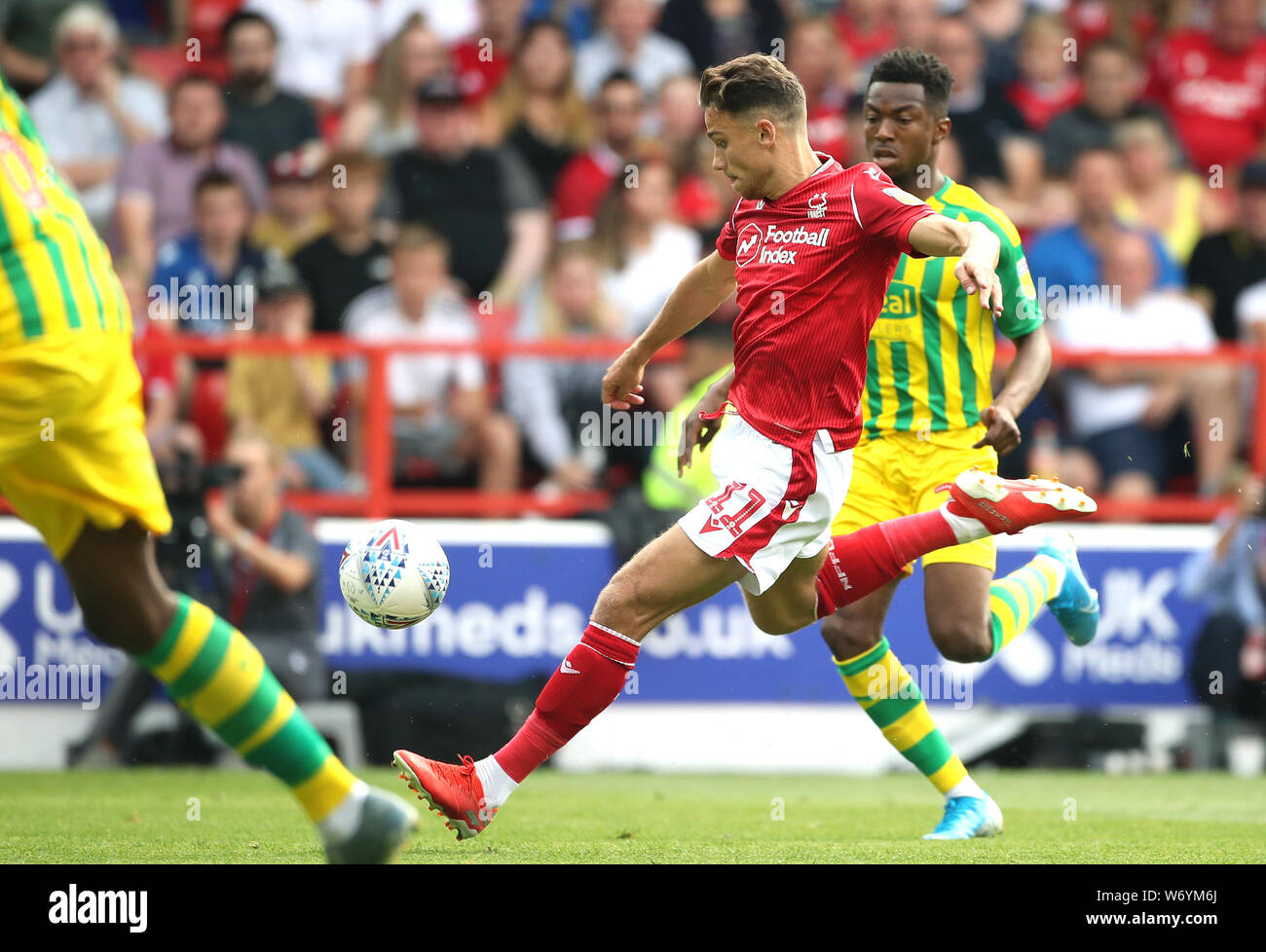 Il Nottingham Forest di Matty punteggio in contanti i suoi lati primo obiettivo del gioco durante il cielo di scommessa match del campionato al suolo città di Nottingham. Foto Stock