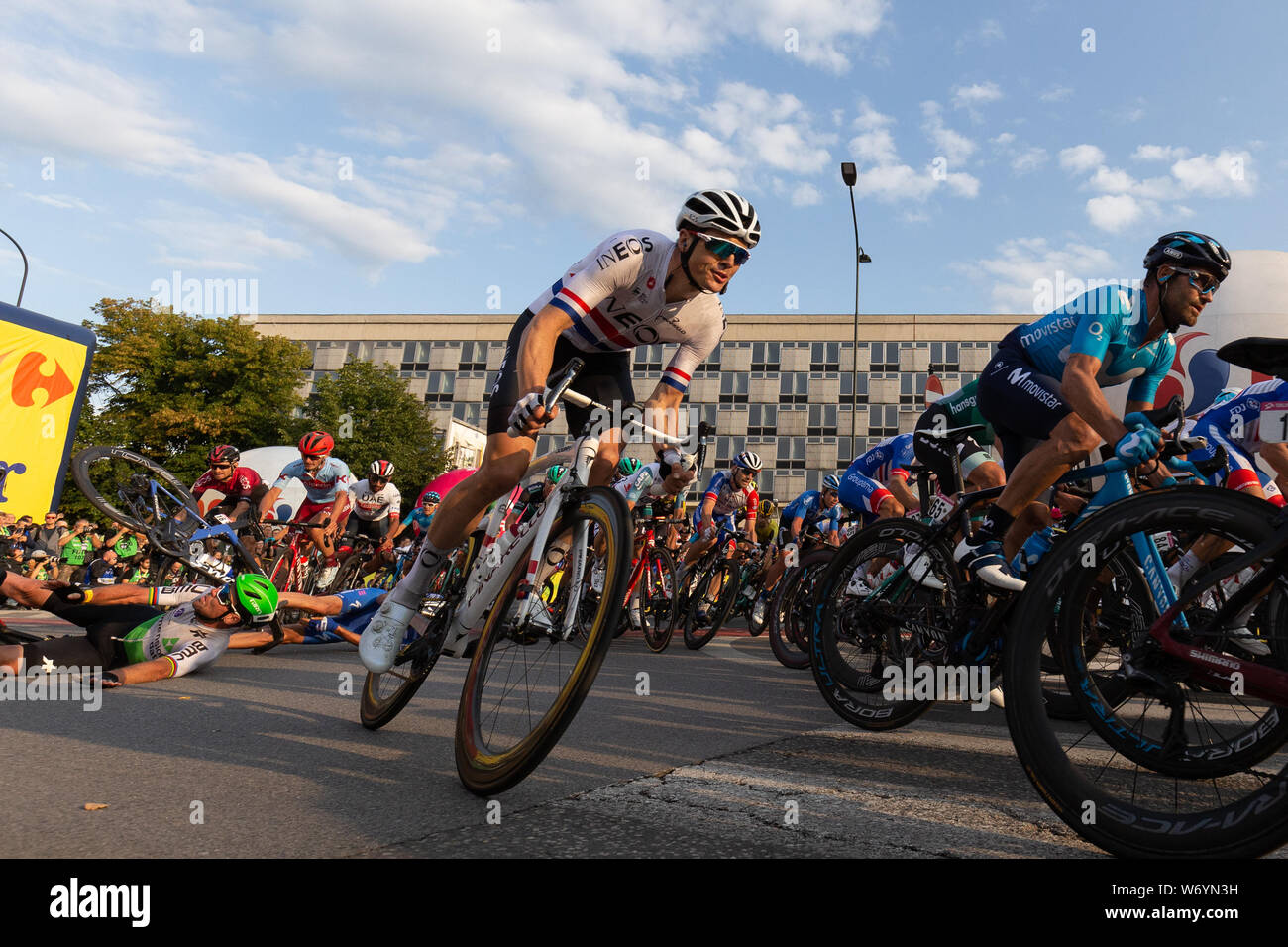 Cracovia in Polonia, 3 agosto 2019, Mark Cavendish crash durante il primo stadio di riduzione od Tour de Pologne - UCI World Tour in bicicletta. Credito: Przemek Szatkowski Foto Stock