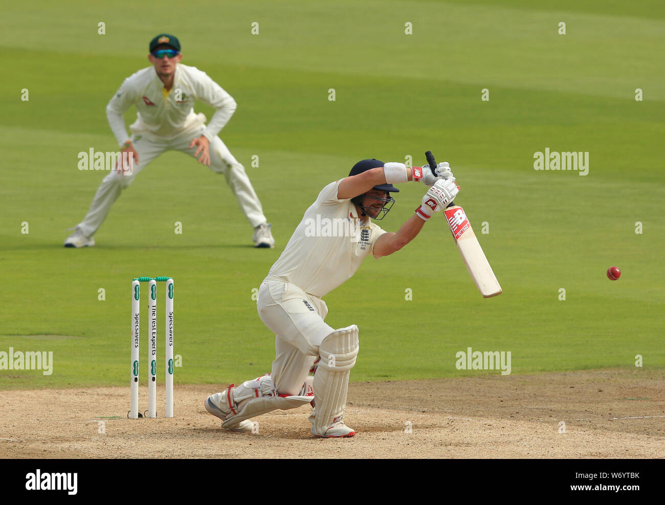 BIRMINGHAM, Inghilterra. 03 AGOSTO 2019: Rory ustioni di Inghilterra gioca un colpo durante il giorno 3 del primo Specsavers Ceneri Test match, a Edgbaston Cricket Ground, Birmingham, Regno Unito Foto Stock