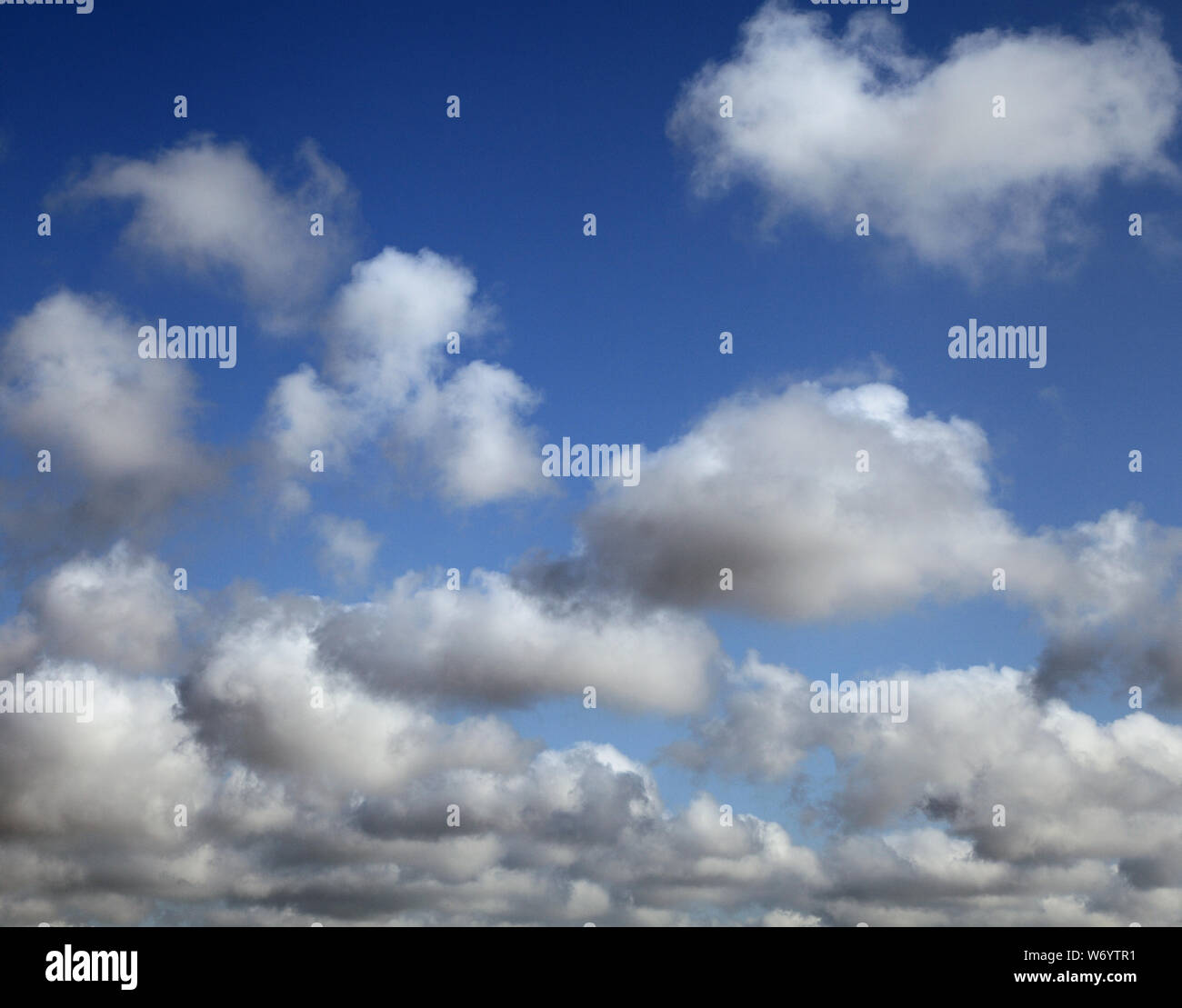 White cumulus cloud, nuvole, cielo blu, la meteorologia, la formazione delle nuvole, formazioni, meteo, England, Regno Unito Foto Stock
