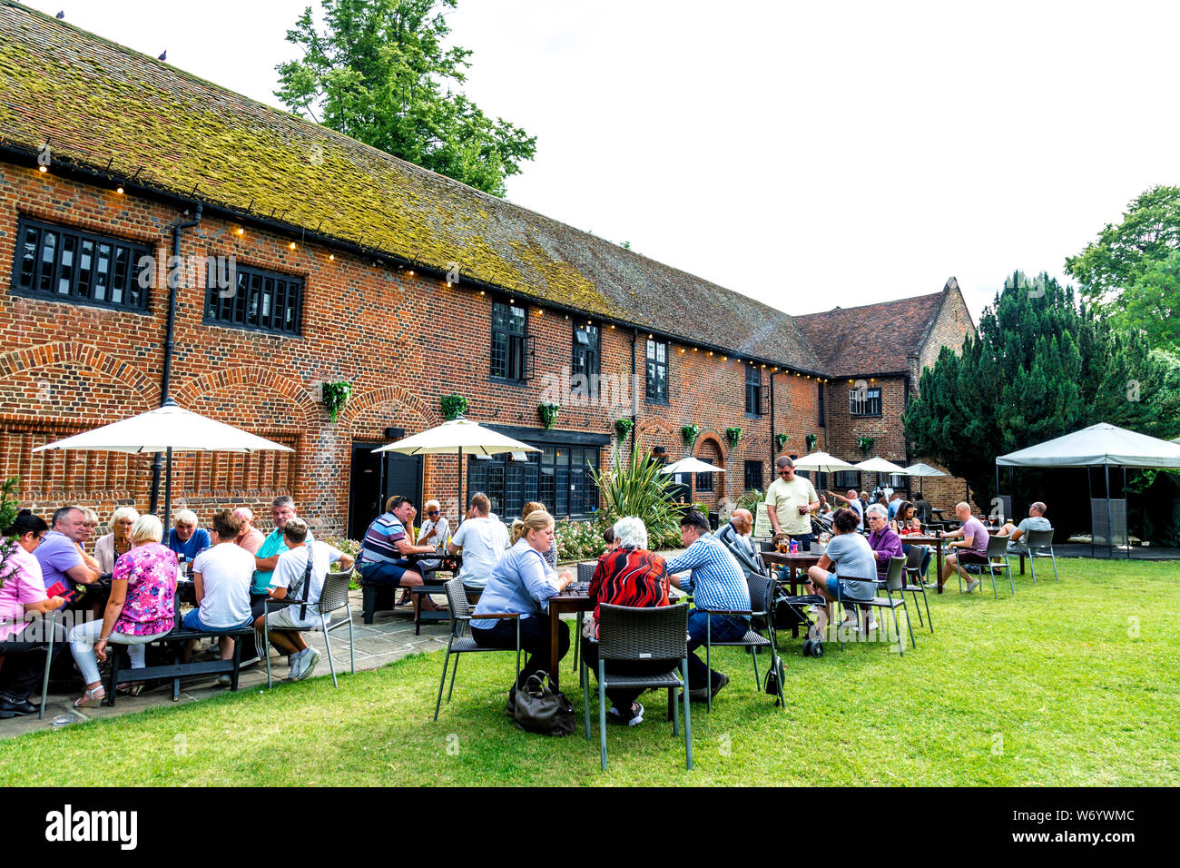 Tudor fienile gastropub, Eltham, Regno Unito Foto Stock