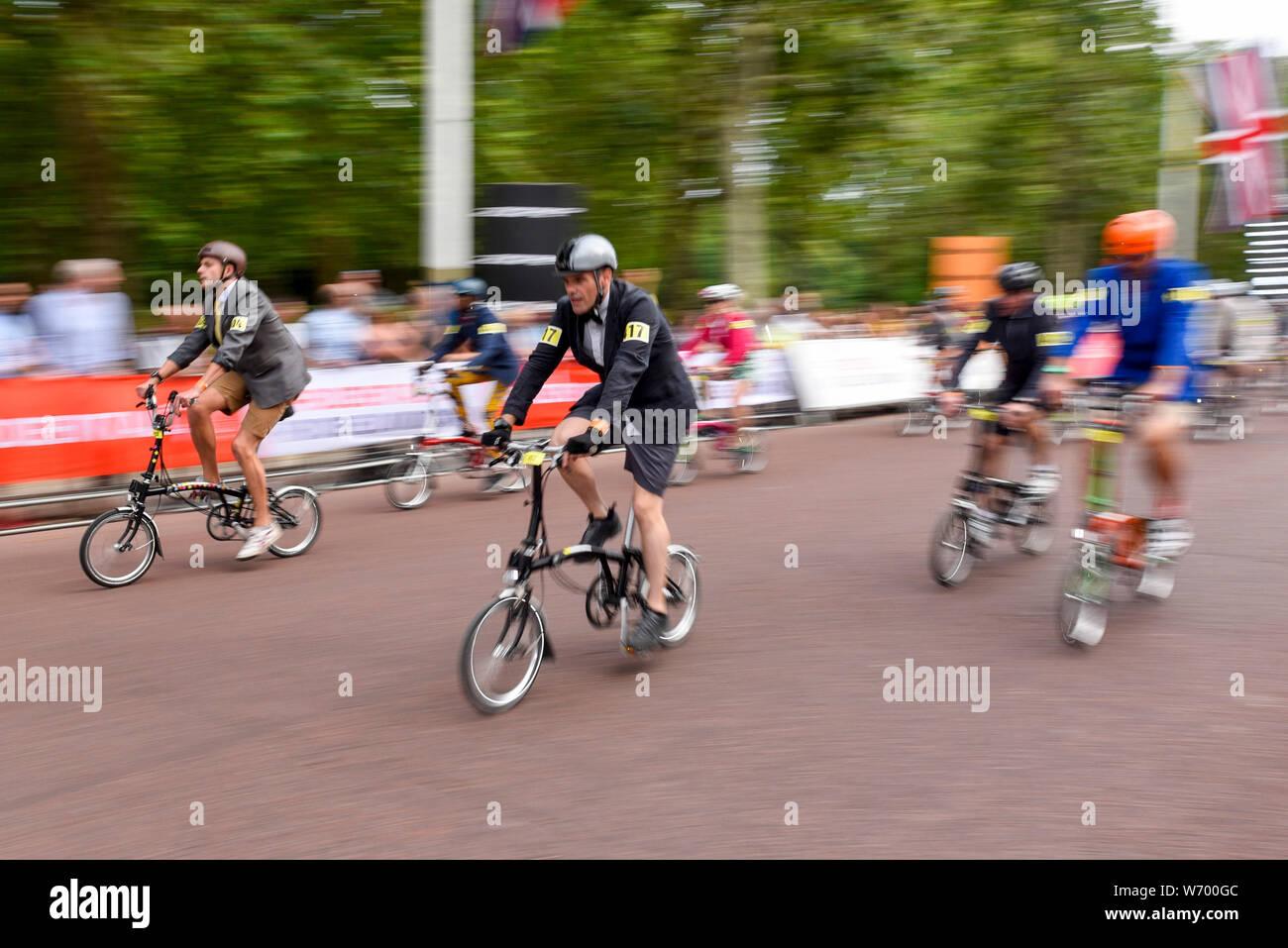 Londra, Regno Unito. Il 3 agosto 2019. La gente a prendere parte nel XIV Brompton World Championship finale, parte di Prudential RideLondon, equitazione a 1.3km circuito intorno al St James Park. Credito: Stephen Chung / Alamy Live News Foto Stock