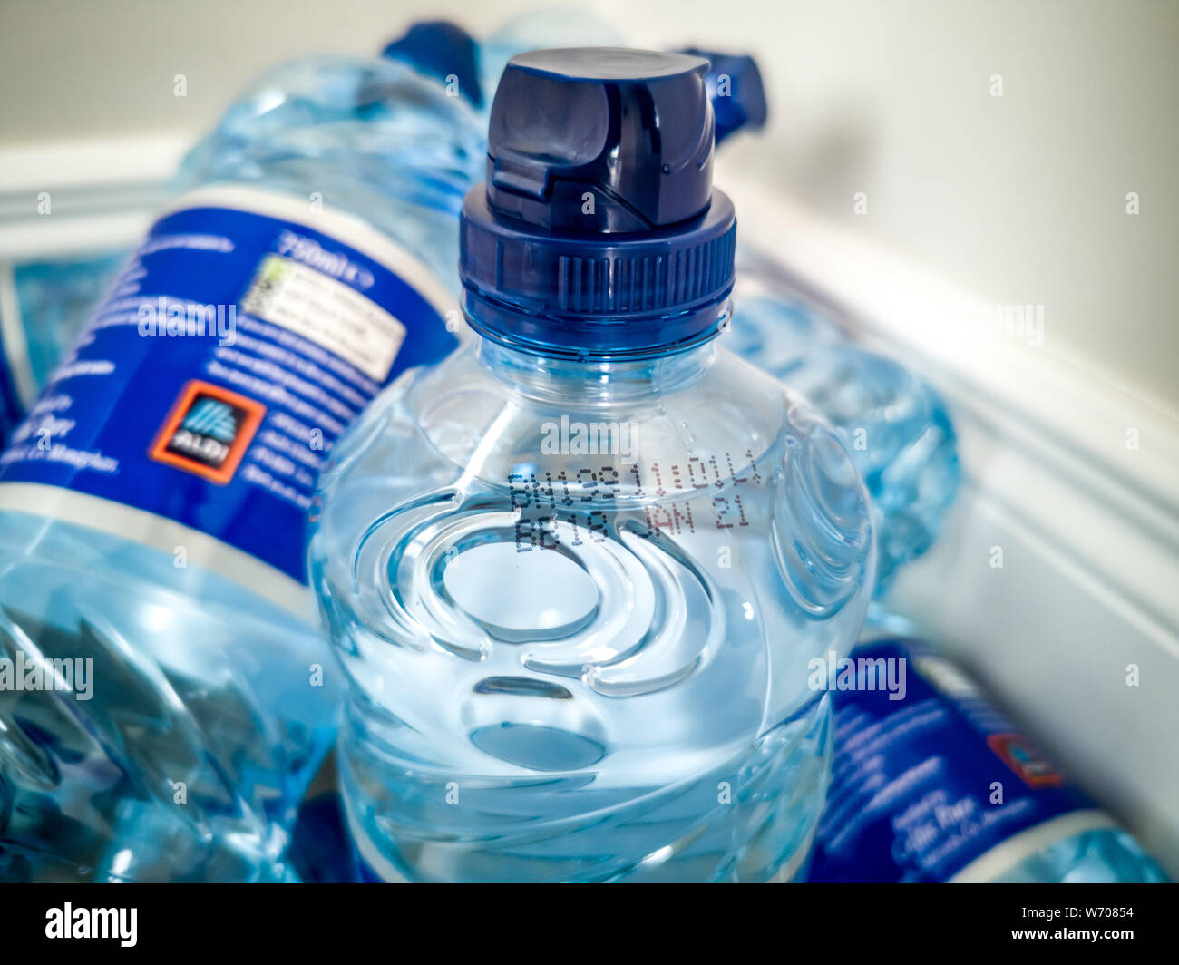 A PORTNOO, County Donegal / Irlanda - 03 agosto 2019 : Questo numero di lotto è parte del secondo richiamo mediante il FSAI per acqua in bottiglia a causa di sopra normale Foto Stock