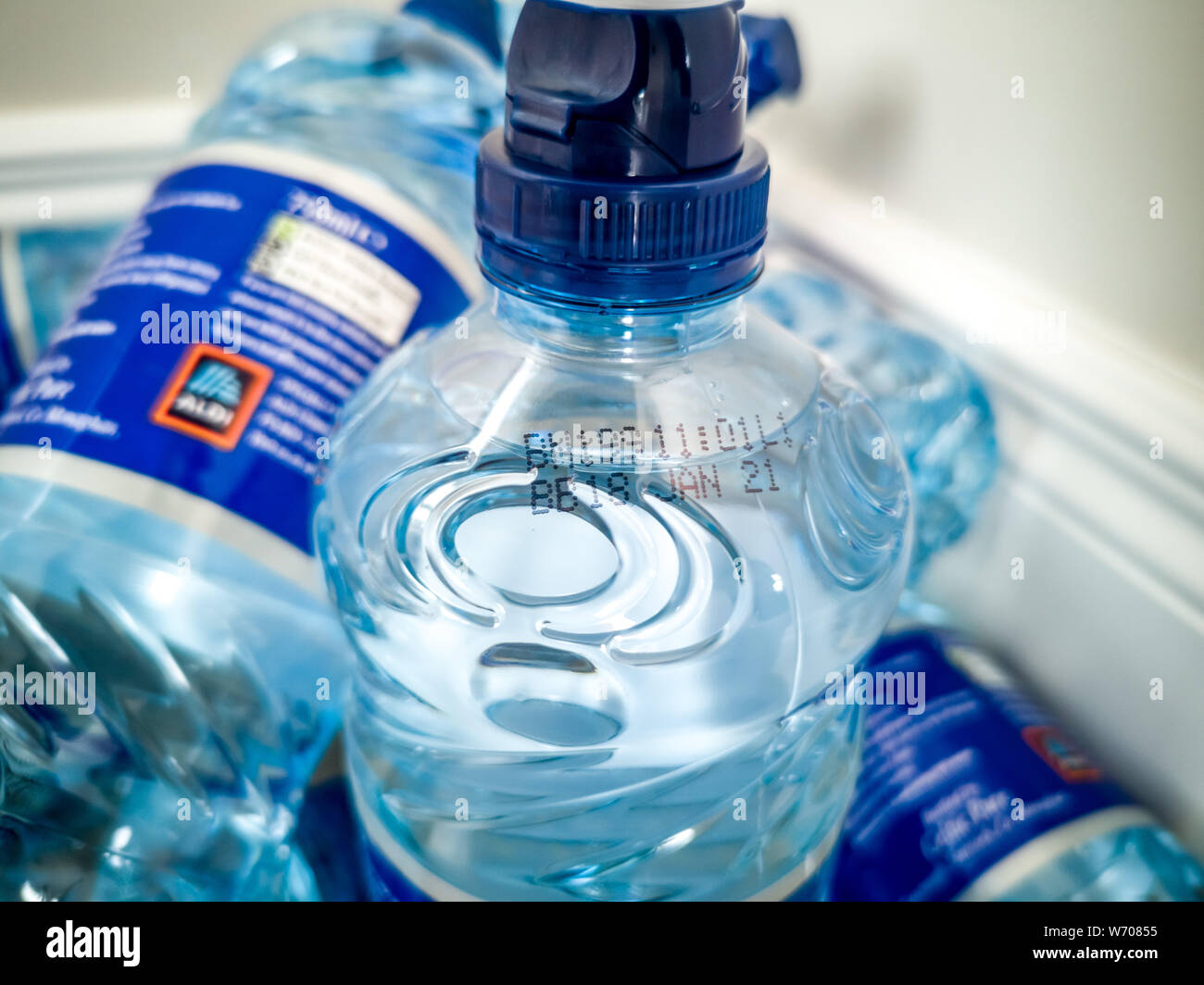 A PORTNOO, County Donegal / Irlanda - 03 agosto 2019 : Questo numero di lotto è parte del secondo richiamo mediante il FSAI per acqua in bottiglia a causa di sopra normale Foto Stock
