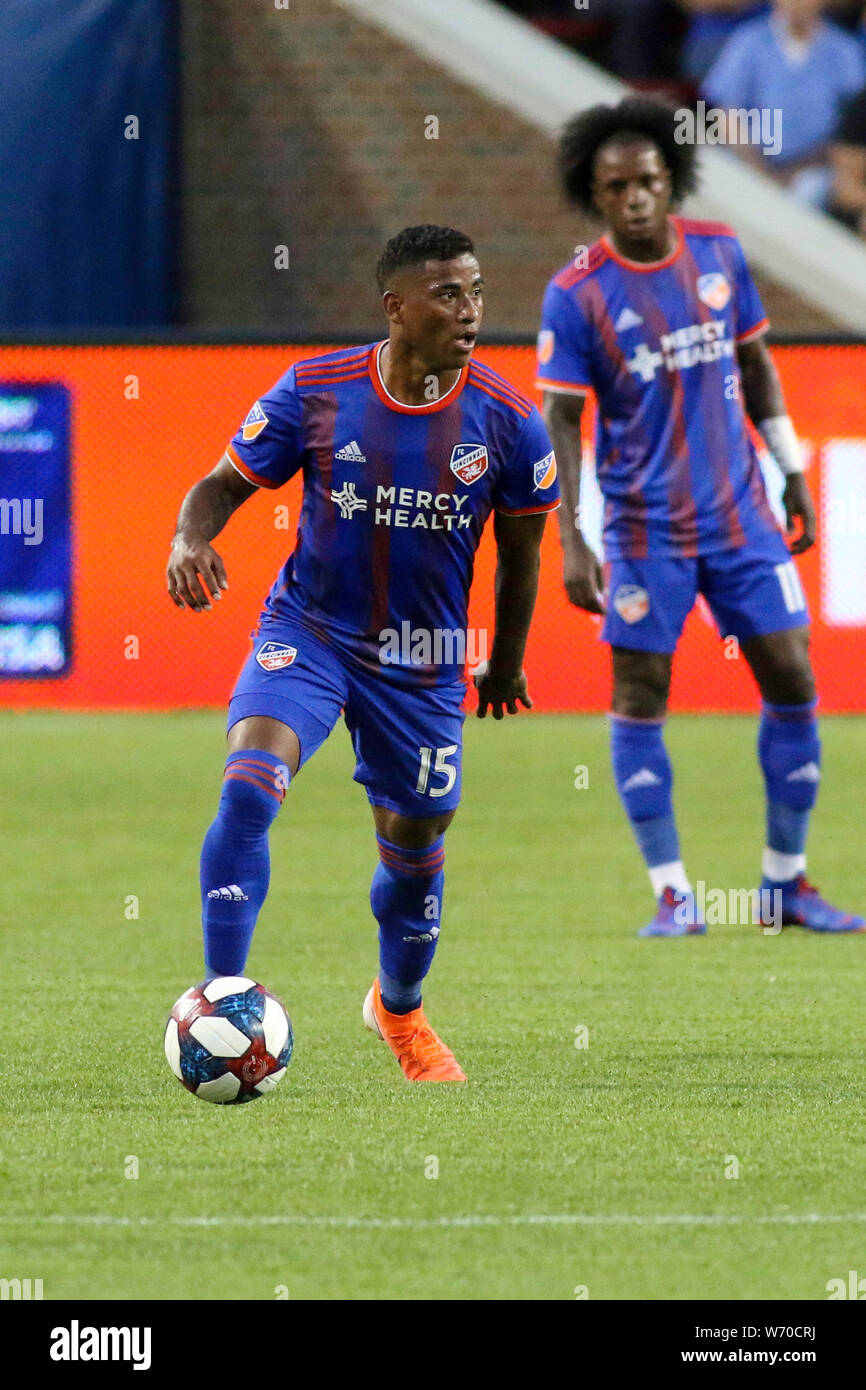 3 agosto 2019: FC di Cincinnati Allan Cruz sembra passare durante una sequenza di lunghezza massima MLS partita di calcio tra FC Cincinnati e Vancouver Whitecaps a Nippert Stadium di Cincinnati, Ohio. Cruz rigata durante il primo semestre. Kevin Schultz/CSM Foto Stock