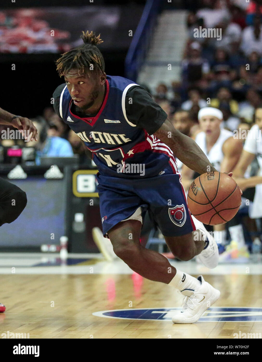 Sabato 3 Agosto - Tri-State's Nate Robinson rigidi per il cestello durante il Big3 gioco tra Tri-State vs i danzatori fantasma all'Allstate Arena in Rosemont, IL. Gary E. Duncan Sr/CSM Foto Stock