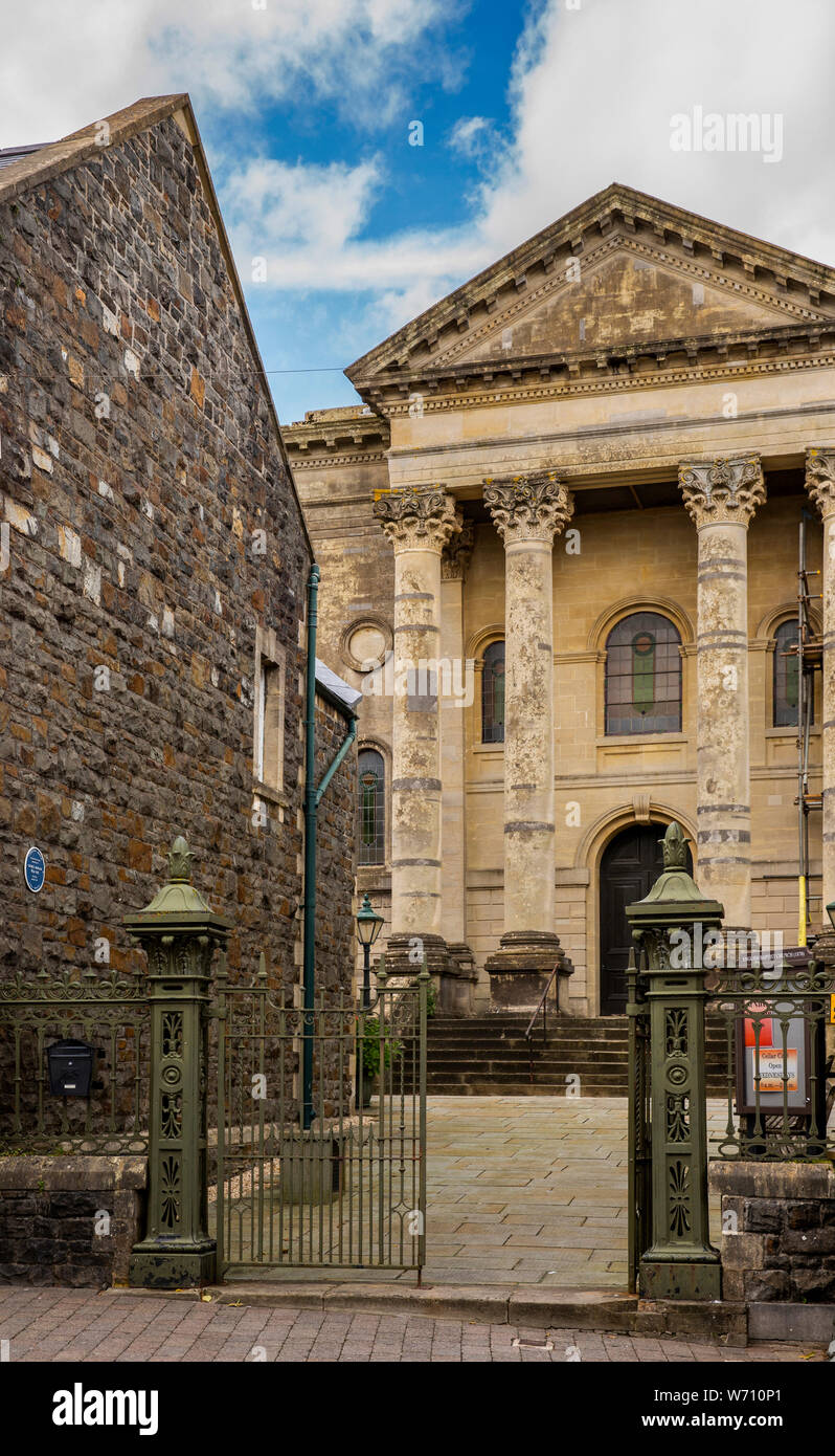 Regno Unito, Galles Carmarthenshire, Carmarthen, Lammas Street, ampio portico di inglese chiesa battista, Ministro Dr Gwilym Davies ha contribuito a fondare l'UNESCO Foto Stock