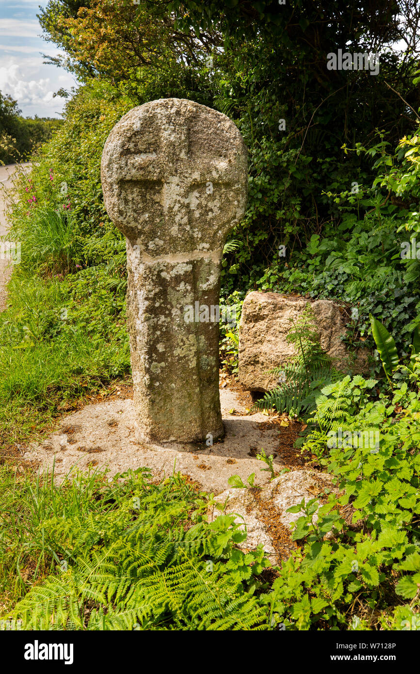 Regno Unito, Inghilterra, Cornwall, Boskenna, antica croce di pietra accanto a B3315 road Foto Stock