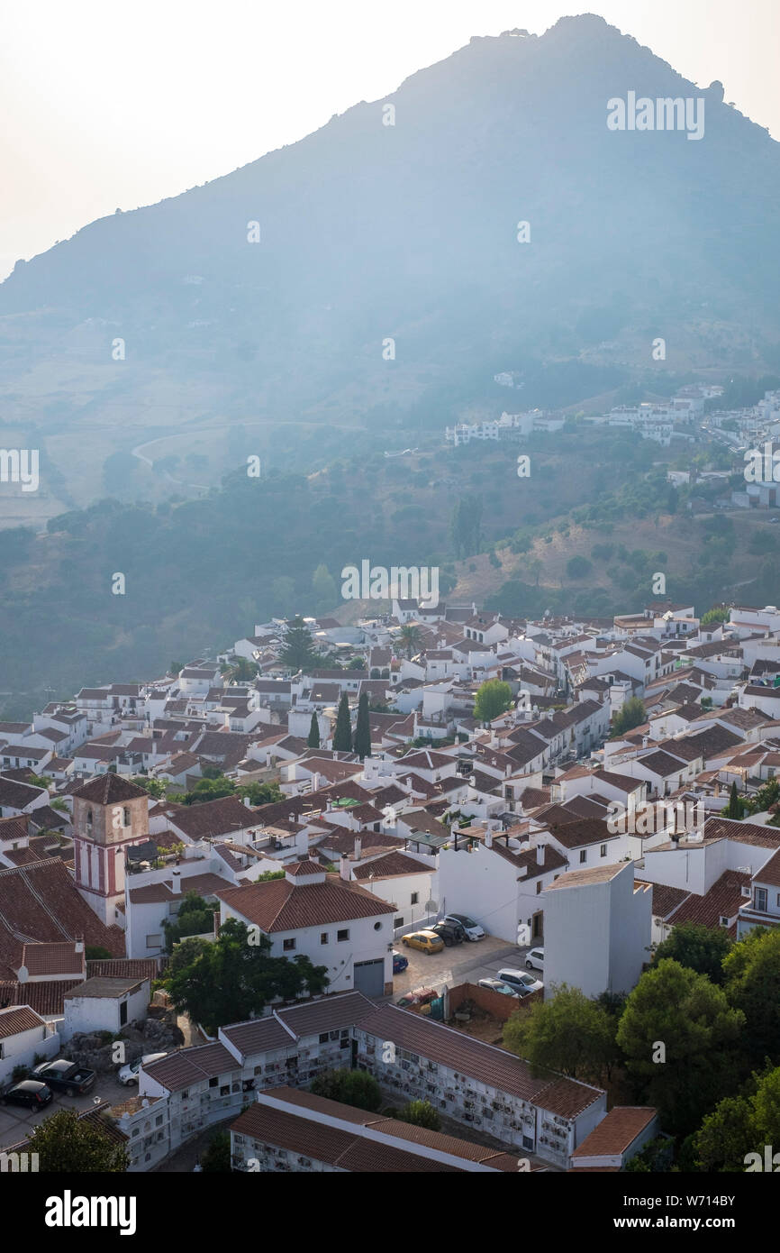 Gli antichi Pueblo Blanco, o villaggio bianco di Gaucin, Andalusia, Spagna Foto Stock