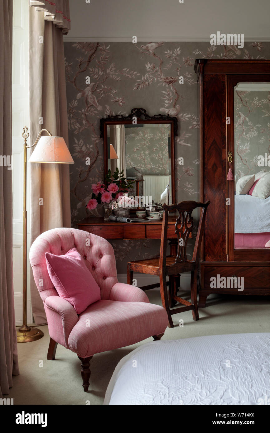 Accogliente in stile vittoriano camera da letto in hotel casa di campagna, a Gliffaes Hotel Galles Foto Stock