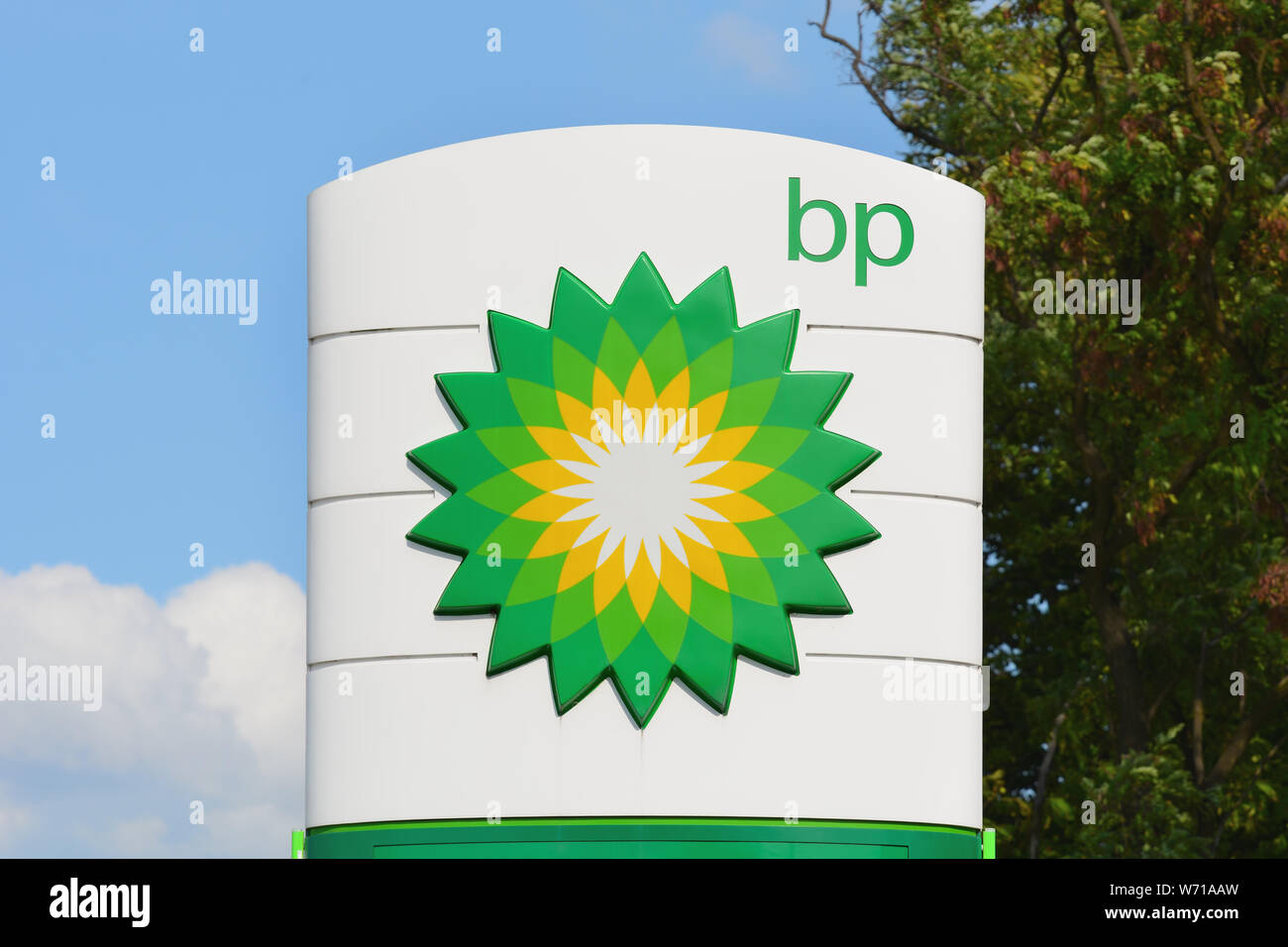BEDZIN, Polonia - 15 Luglio 2019: BP gas station segno nella giornata di sole Foto Stock