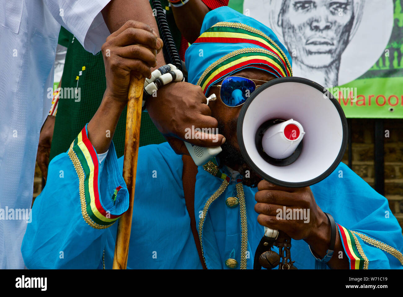 L emancipazione africana giorno riparazioni marzo centinaia marzo da Brixton nel sud est di Londra a Westminster per sollecitare il governo per 'approccio olistico Foto Stock