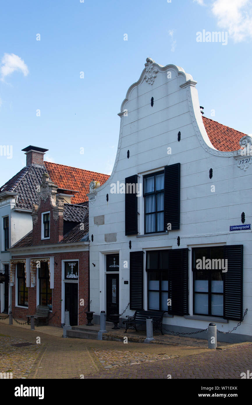 Gables monumentale nella storica cittadina olandese Sloten, Frisia Foto Stock
