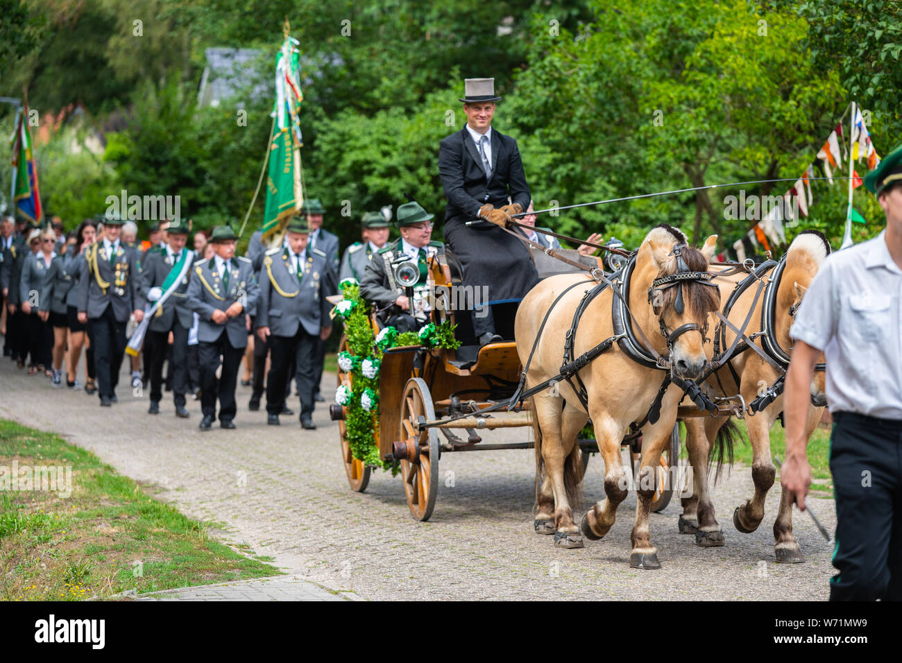 Hude, Germania, agosto 04,2019: shooter parade thru hude Foto Stock