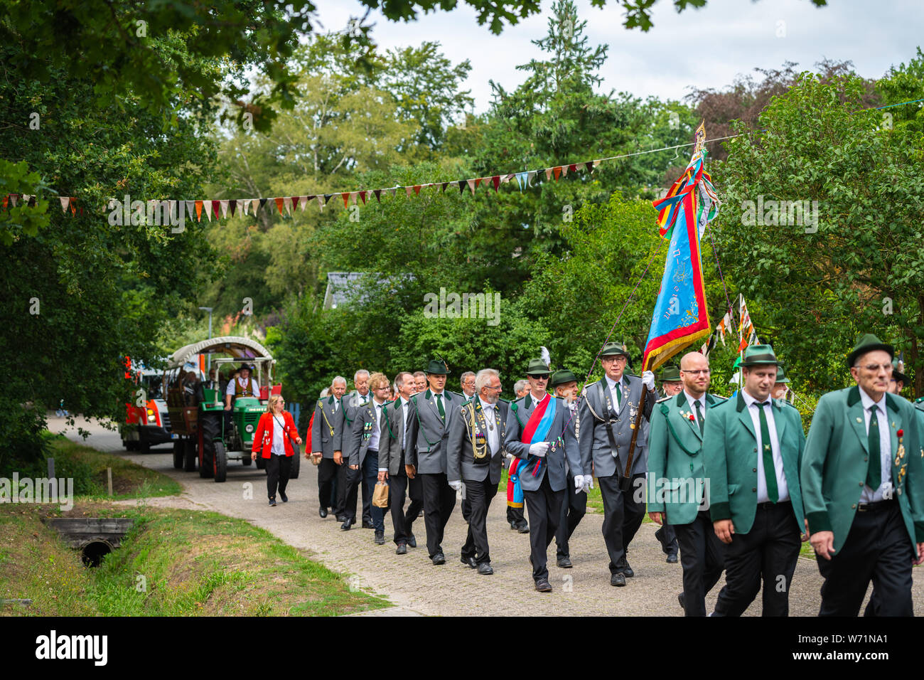 Hude, Germania, agosto 04,2019: shooter parade thru hude Foto Stock