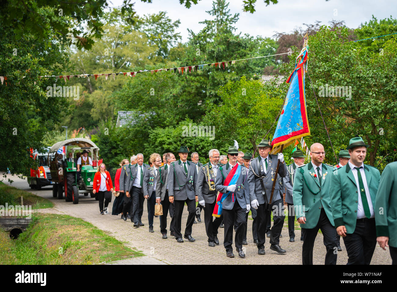 Hude, Germania, agosto 04,2019: shooter parade thru hude Foto Stock