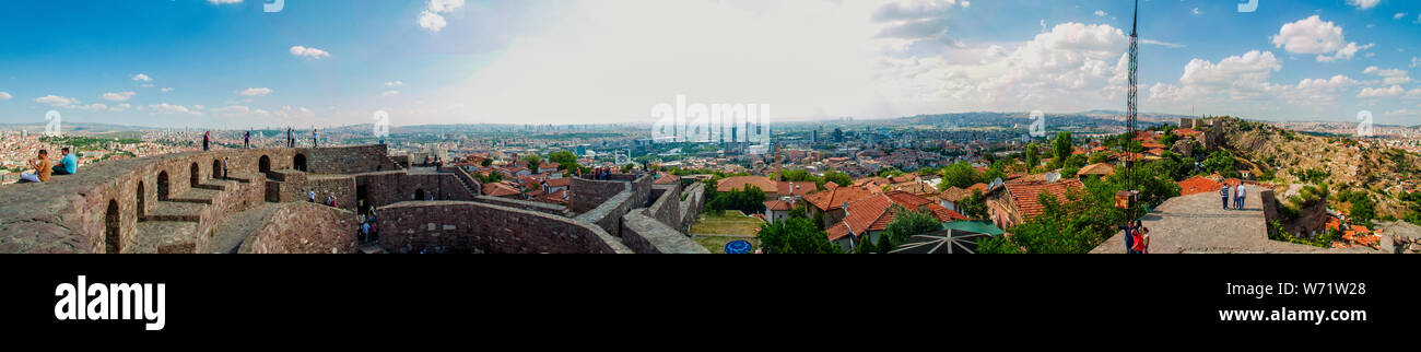 Vista panoramica del castello di Ankara (Kalesi). Si tratta di una fortificazione del tardo antico / inizio epoca medievale di Ankara, Turchia Foto Stock