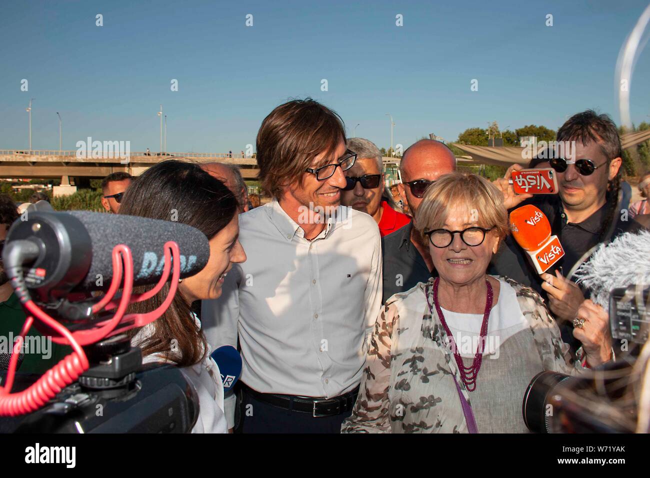 Roma, Italia. 03 Ago, 2019. Inaugurazione della spiaggia sul fiume Tevere a Roma, voluto dal sindaco di Virginia Raggi. Credito: Claudio Sisto/Pacific Press/Alamy Live News Foto Stock