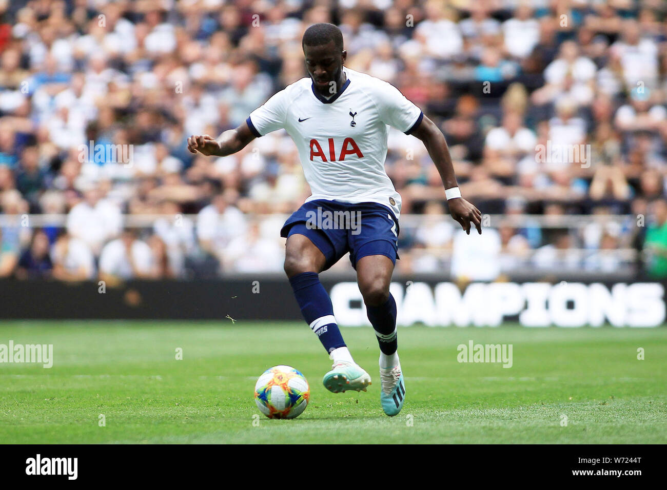 Londra, Regno Unito. 04 Ago, 2019. Tanguy Ndombele del Tottenham Hotspur in azione. International Champions Cup match, Tottenham Hotspur V Inter Milan a Tottenham Hotspur Stadium di Londra domenica 4 agosto 2019. Questa immagine può essere utilizzata solo per scopi editoriali. Solo uso editoriale, è richiesta una licenza per uso commerciale. Nessun uso in scommesse, giochi o un singolo giocatore/club/league pubblicazioni . pic da Steffan Bowen/Andrew Orchard fotografia sportiva/Alamy Live news Credito: Andrew Orchard fotografia sportiva/Alamy Live News Foto Stock