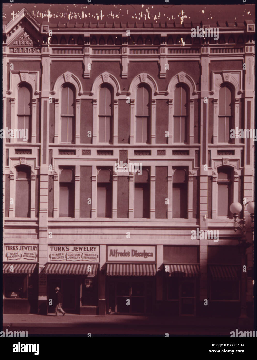 Il centro di Main Street a Houston, Texas. Questo è uno di una serie di 21 fotografie in bianco e nero. Essi documentano gli ambienti rimanenti dal XIX SECOLO IN TERMINI DI ARCHITETTURA, commercio e stili di vita. Le foto anche confrontare la città contemporanea che mostra lo spostamento delle uniche dall ordinario e rilevando la corrente i problemi urbani. Le foto mostrano una regione e la sua unicità in persone e architettura nel Texas orientale che è ancora una parte del sud Foto Stock